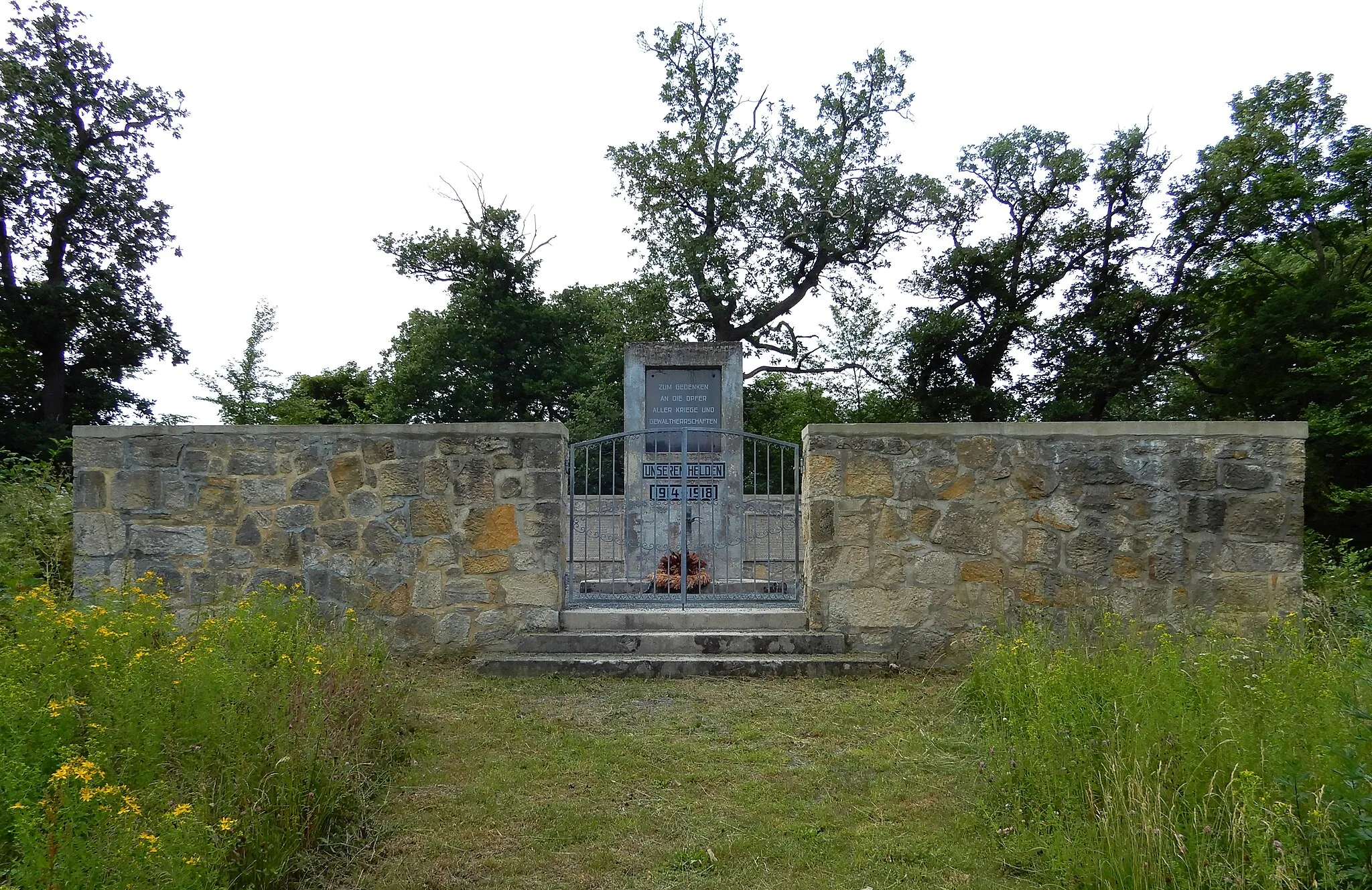 Photo showing: Kriegerdenkmal auf dem Brauberg in Ballenstedt