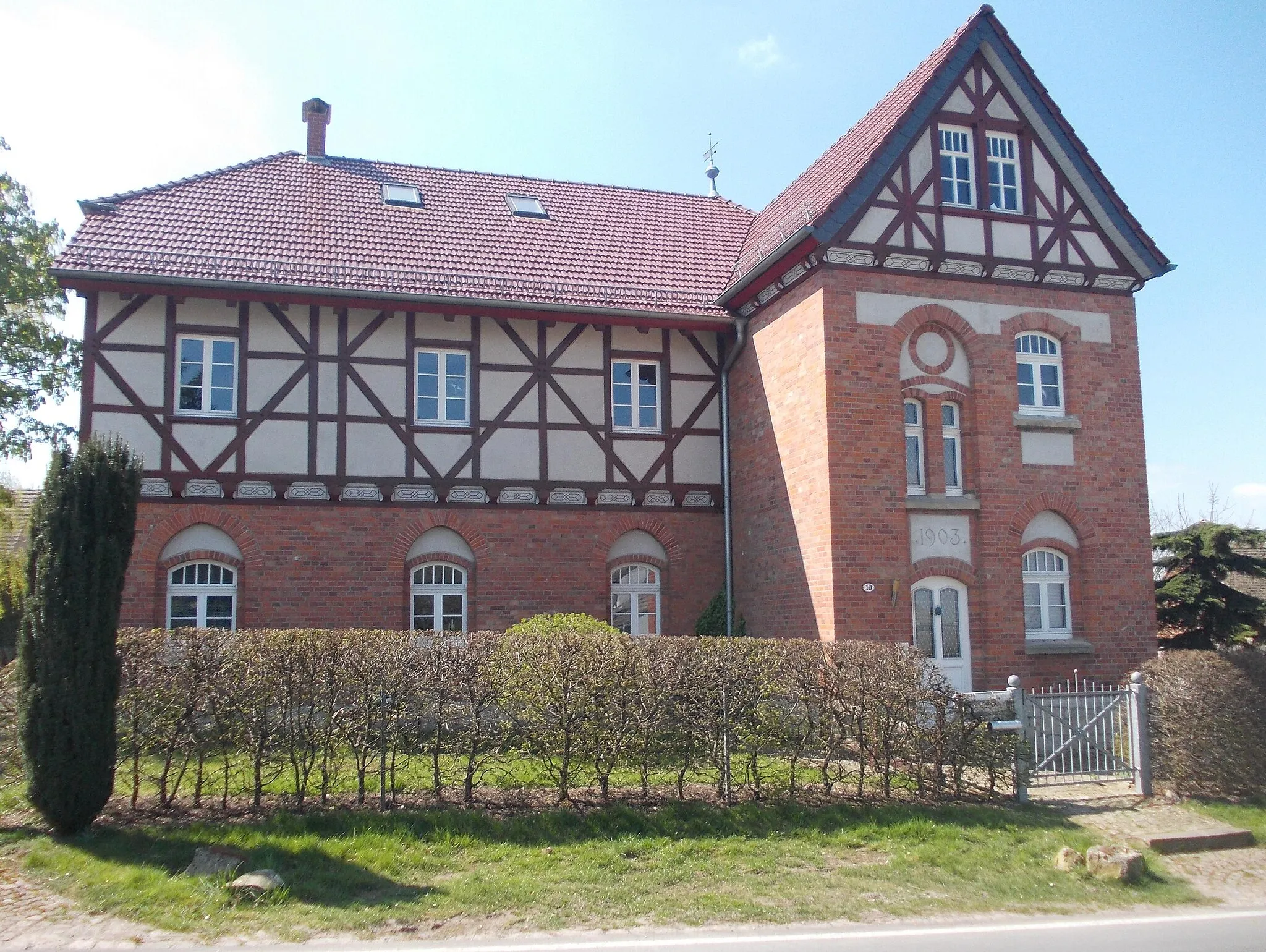 Photo showing: Guesthouse in Kukulau (Naumburg, district: Burgenlandkreis, Saxony-Anhalt)
