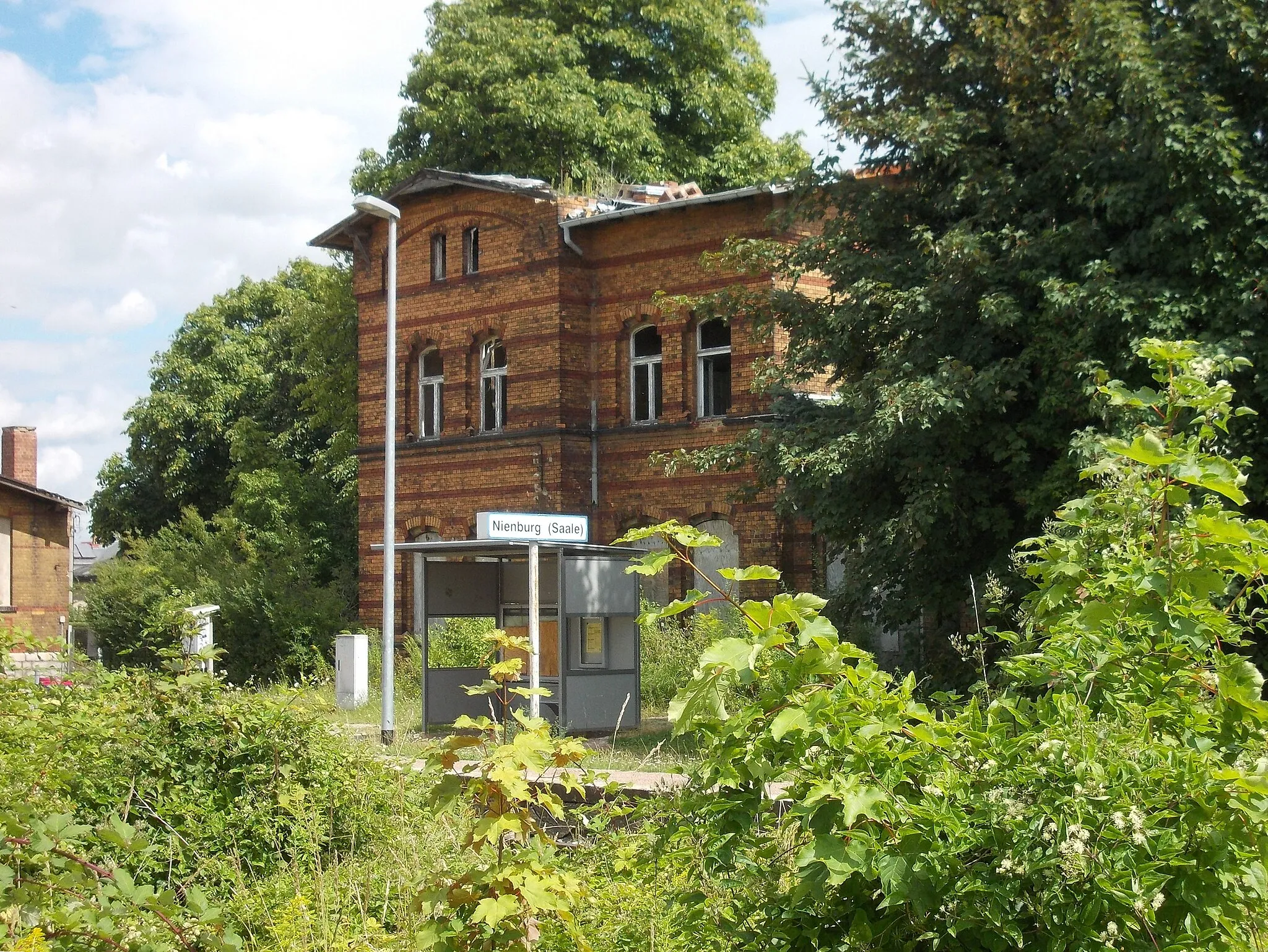 Photo showing: Nienburg (Saale) train station (district: Salzlandkreis, Saxony-Anhalt)