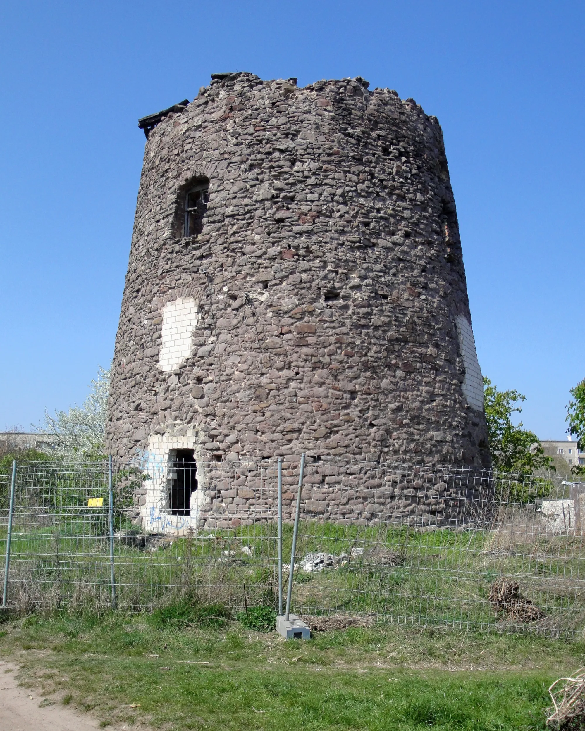 Photo showing: Windmill tower in Magdeburg-Neu Olvenstedt, Germany