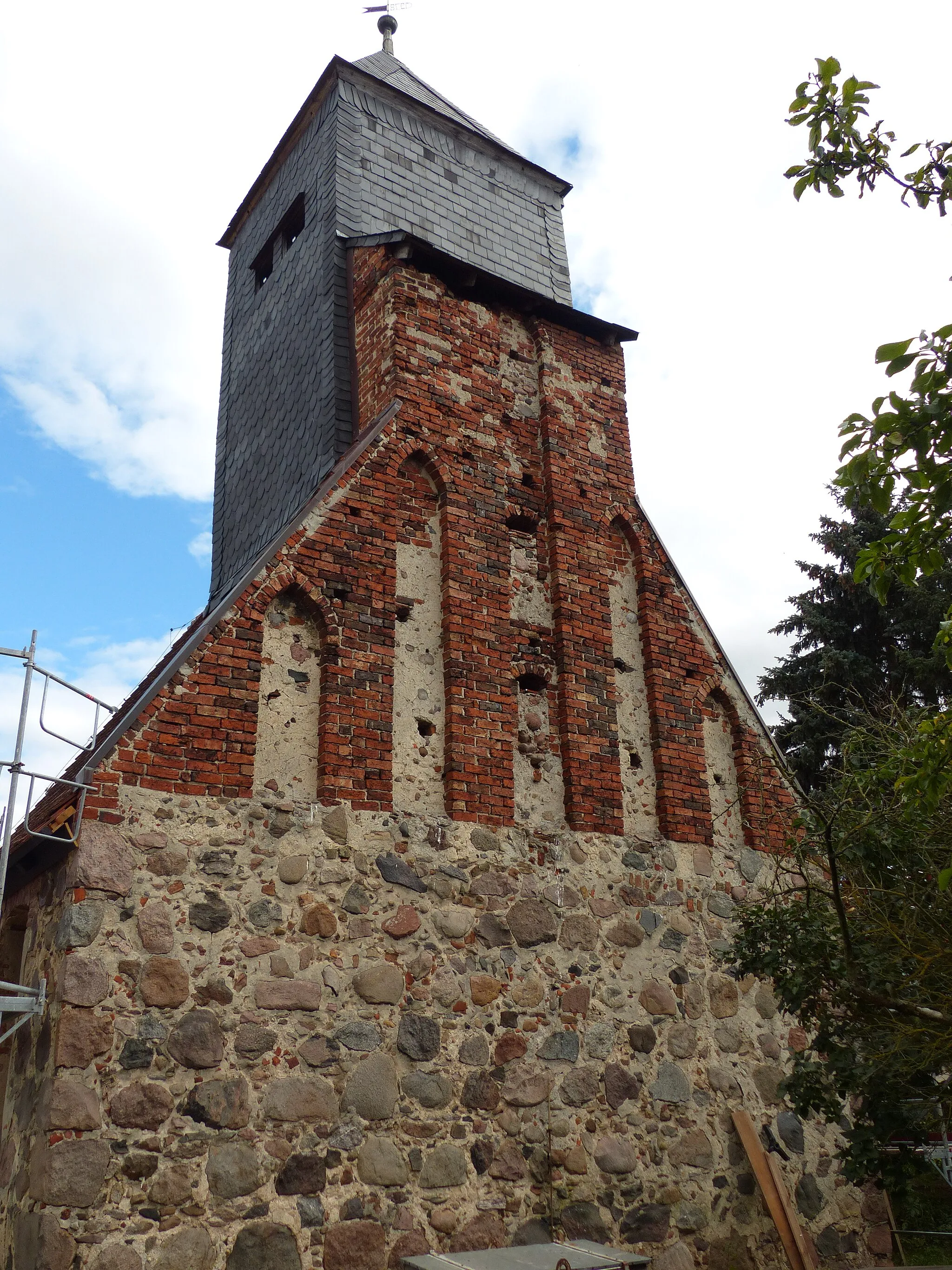 Photo showing: Kirche Ipse, Westgiebel