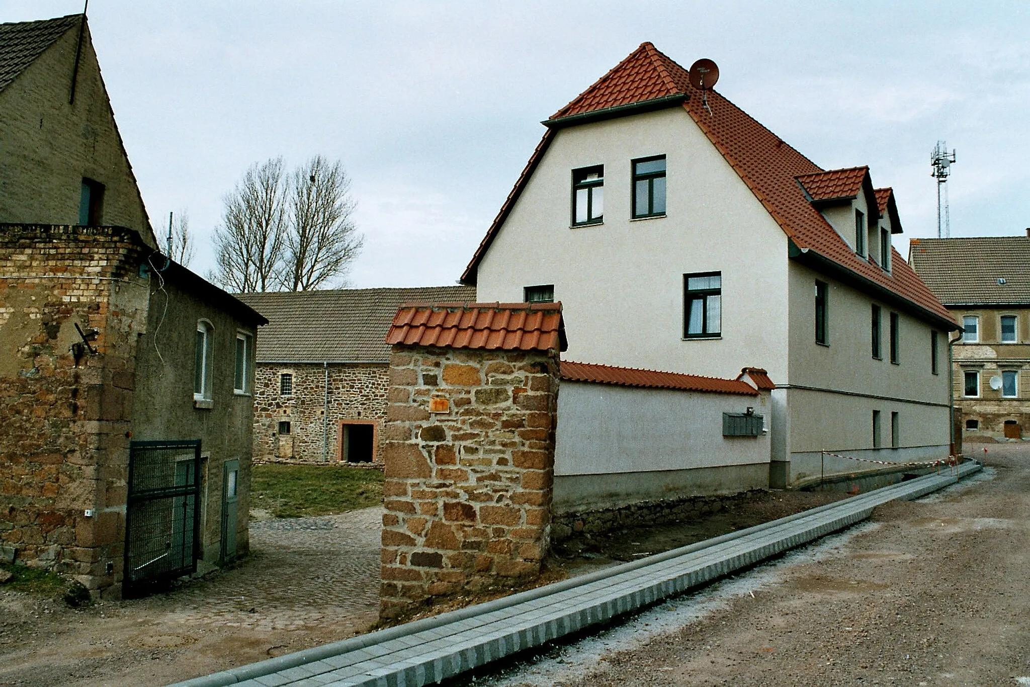 Photo showing: Village rehabiliation Möderau 2005