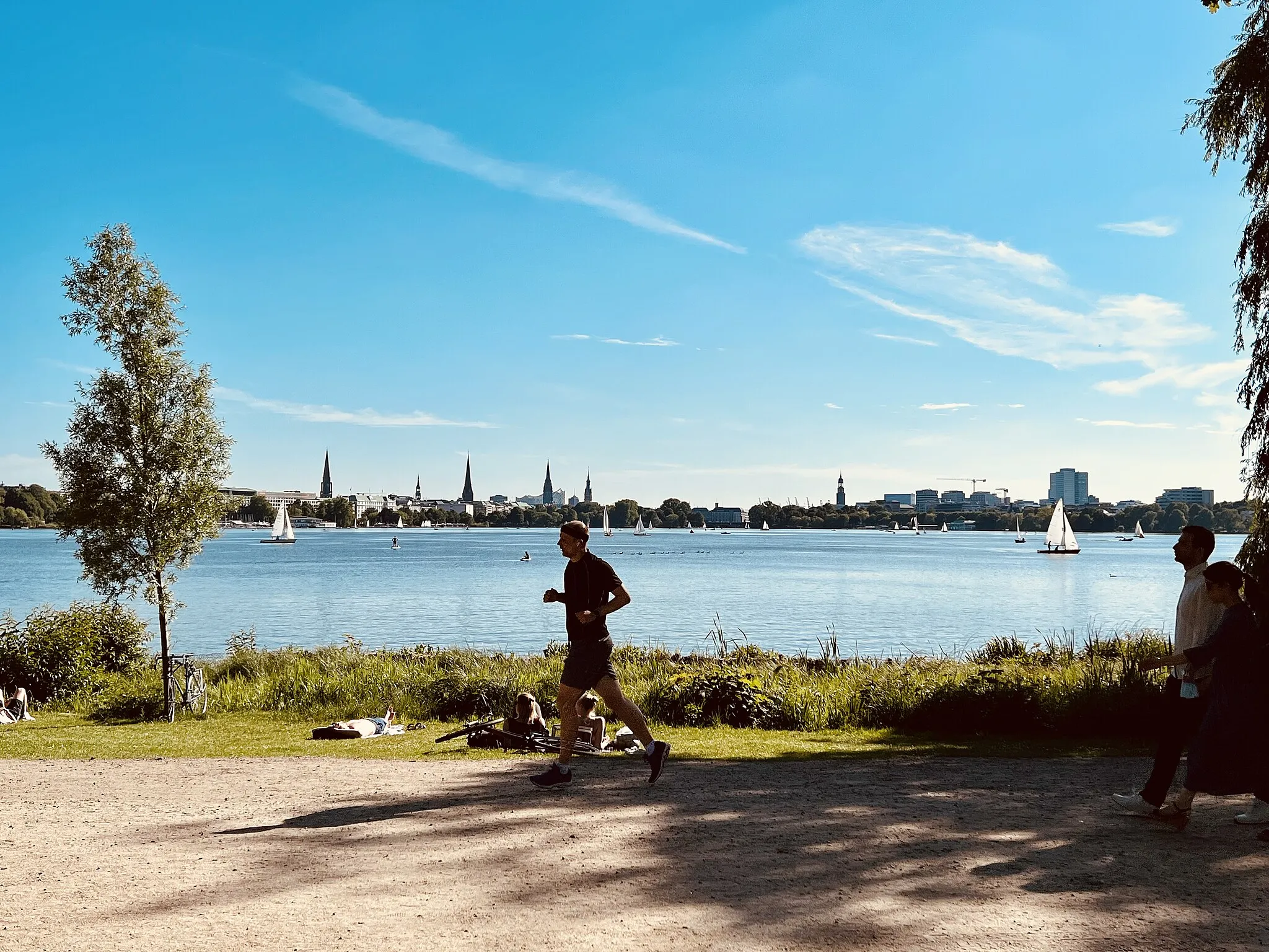 Photo showing: Blick auf die Außenalster an der Schönen Aussicht in Hamburg