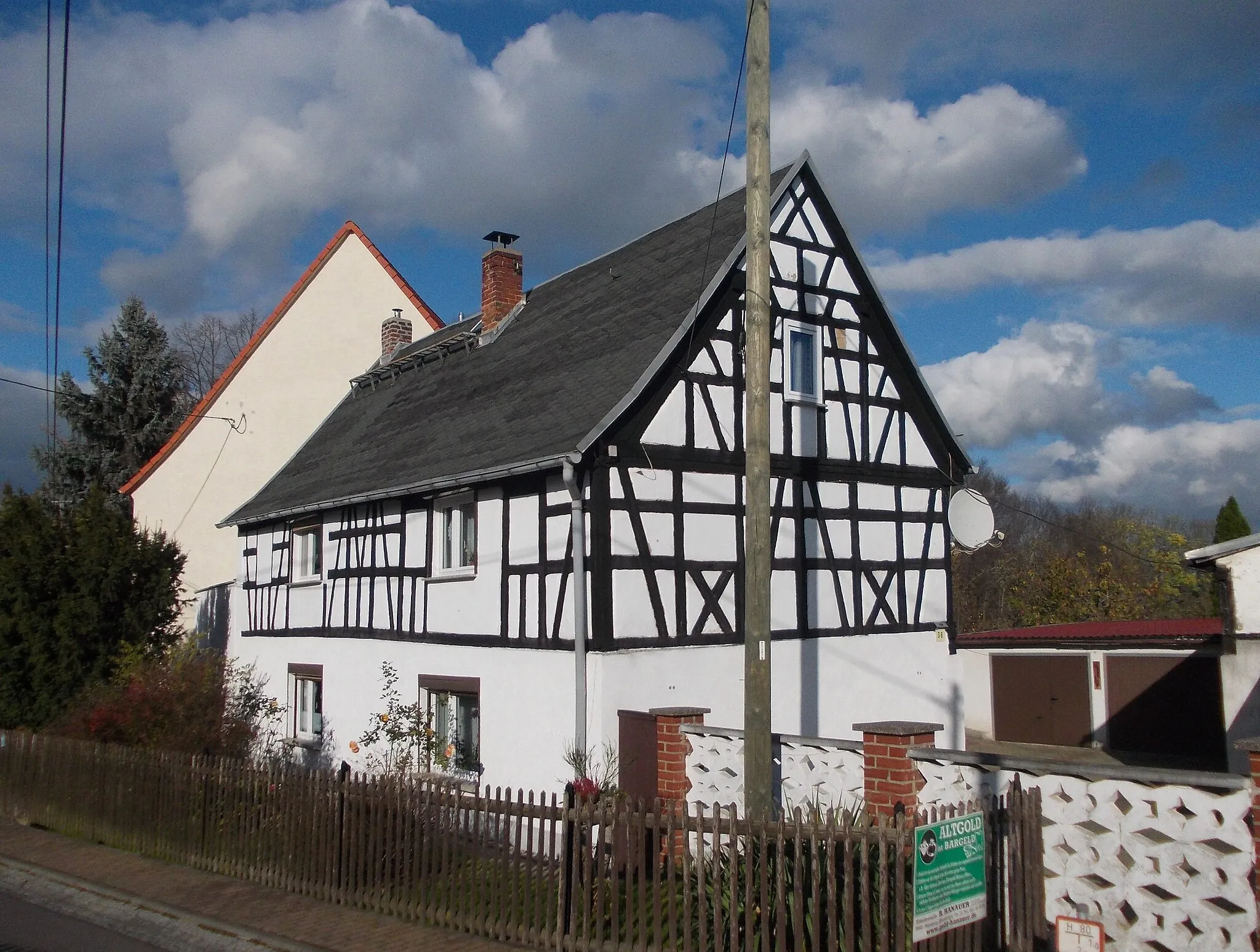 Photo showing: Half-timbered house at Löbnitz estate (Groitzsch, Leipzig district, Saxony)