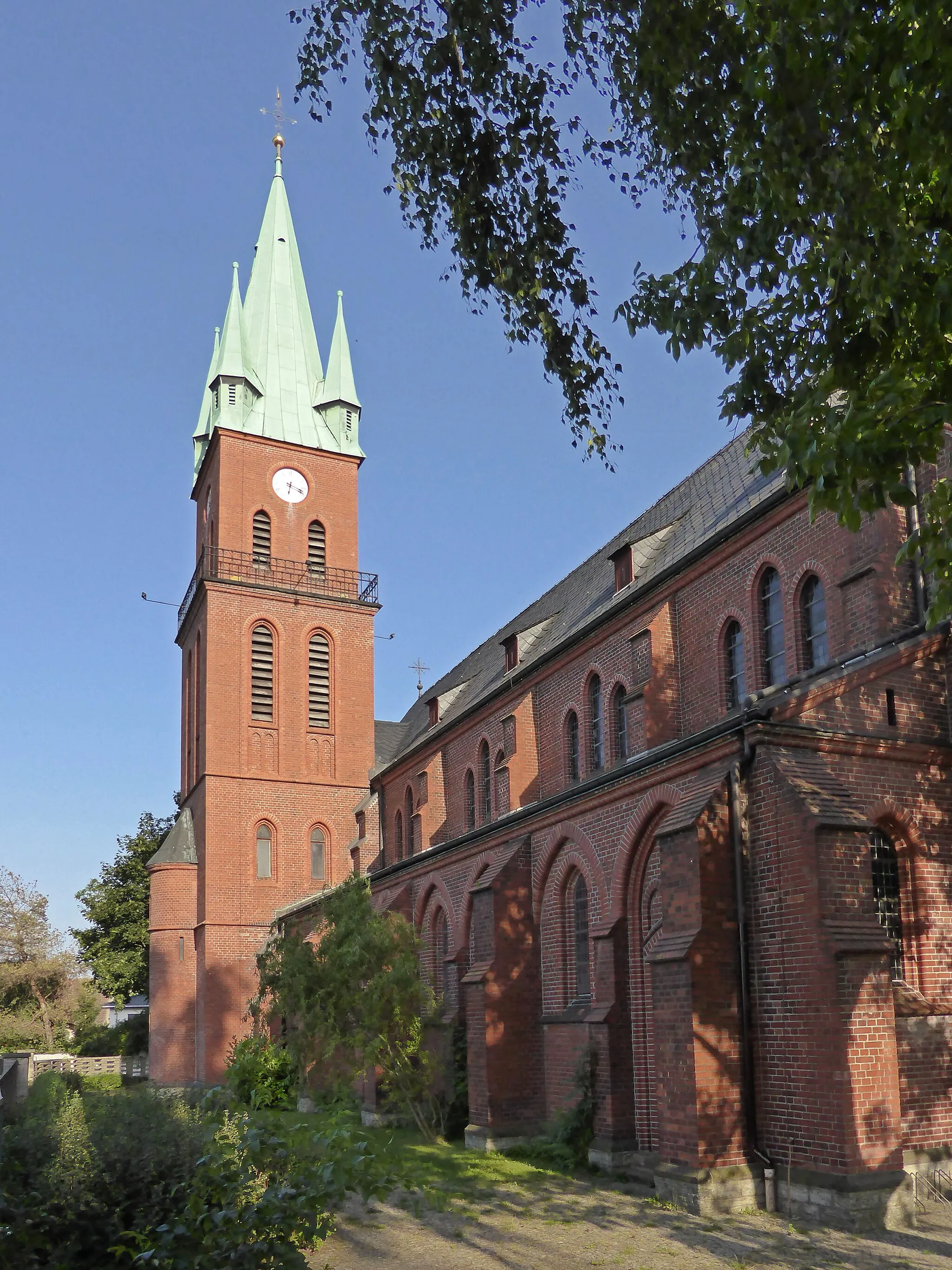 Photo showing: Katholische Kirche "Maria Hilfe der Christen" in Magdeburg, Stadtteil Ottersleben.