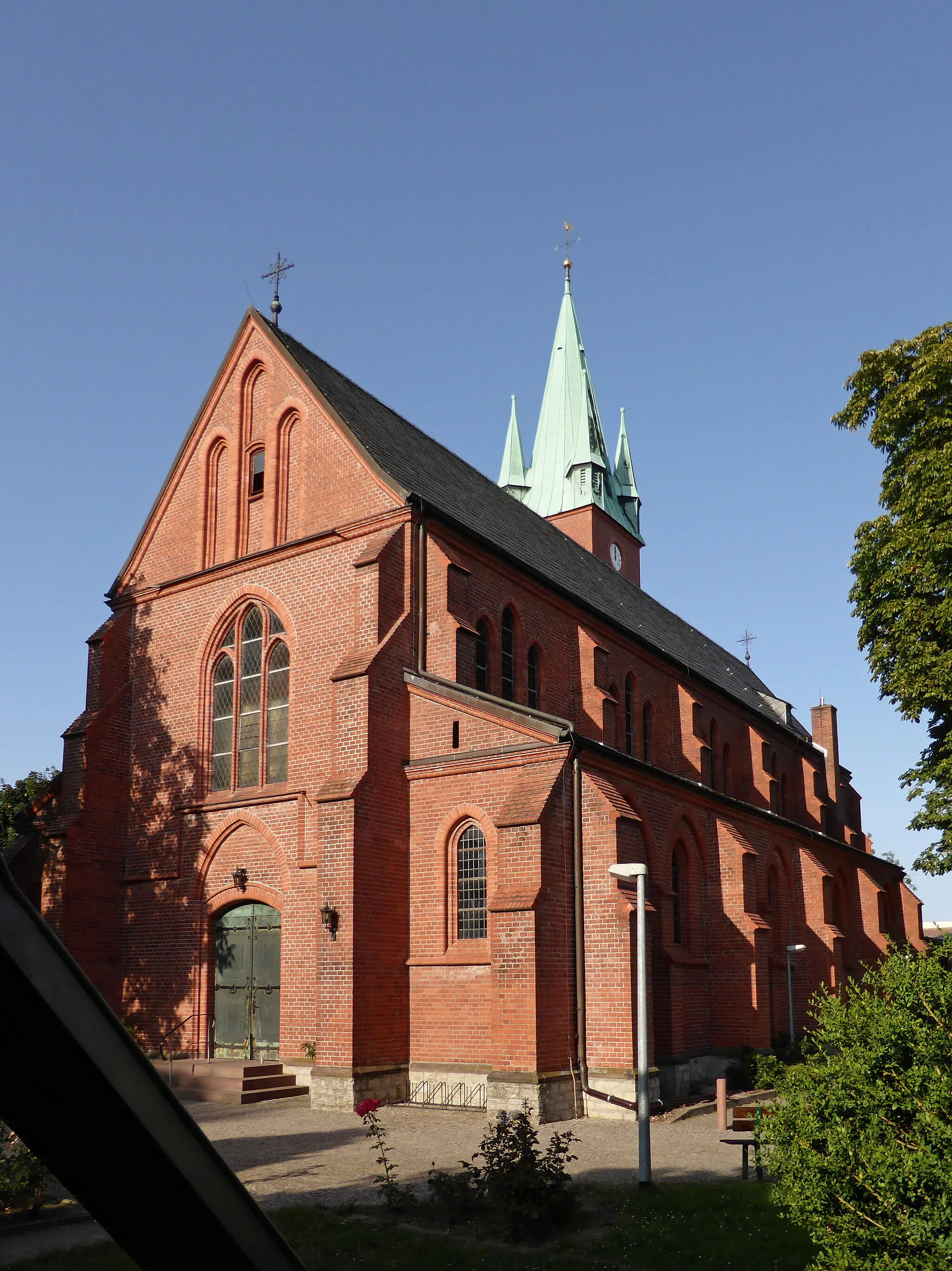 Photo showing: Katholische Kirche "Maria Hilfe der Christen" in Magdeburg, Stadtteil Ottersleben.