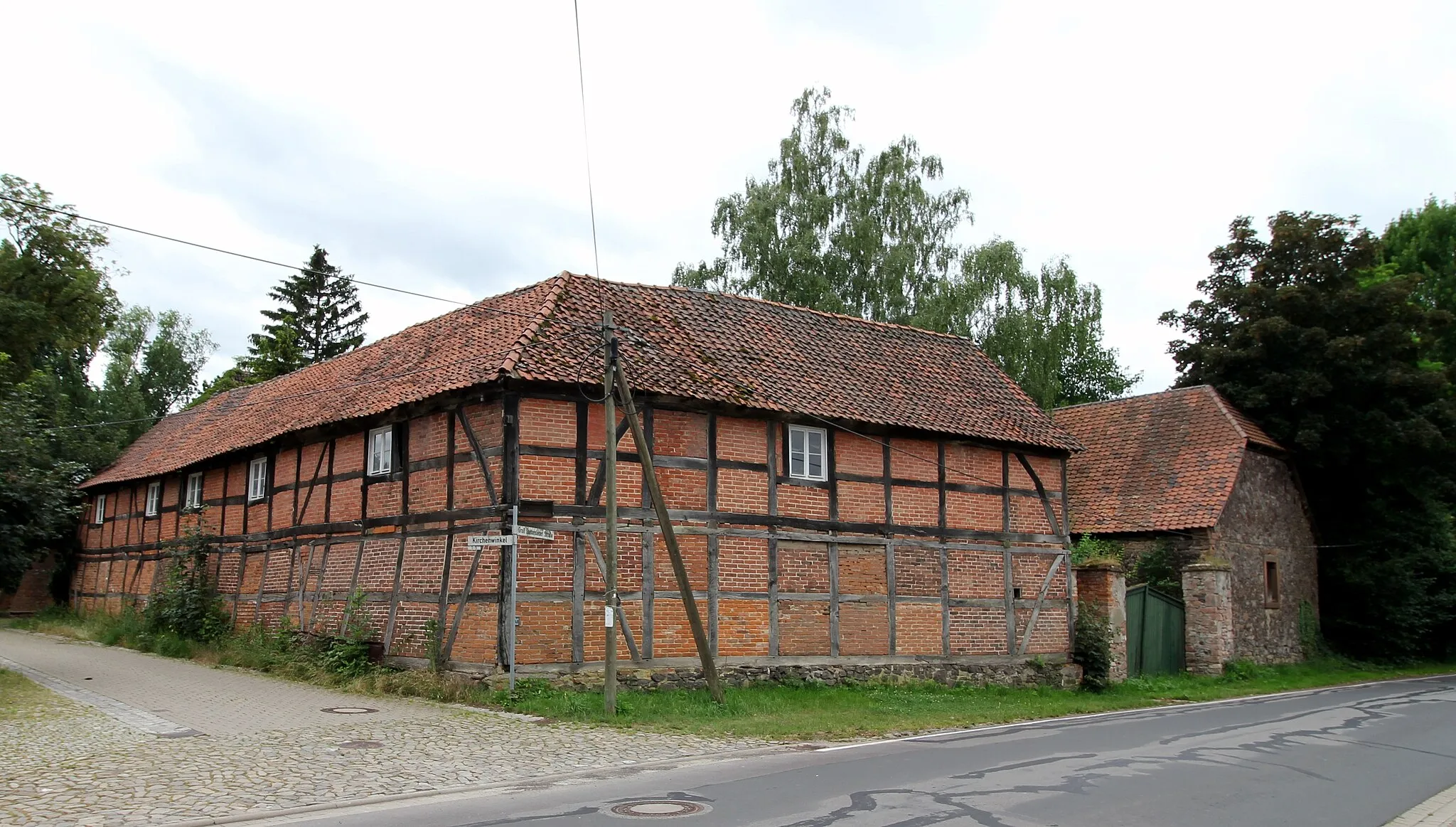 Photo showing: Häusergruppe Groß Santersleber Straße 10 Ecke Kirchwinkel Schackensleben