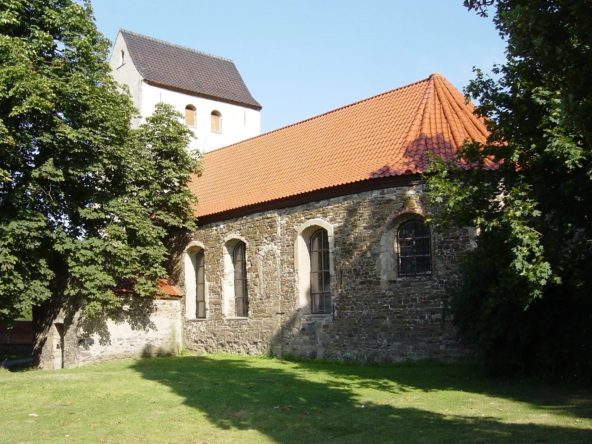 Photo showing: Protestant church St. Petri in Ochtmersleben, Germany