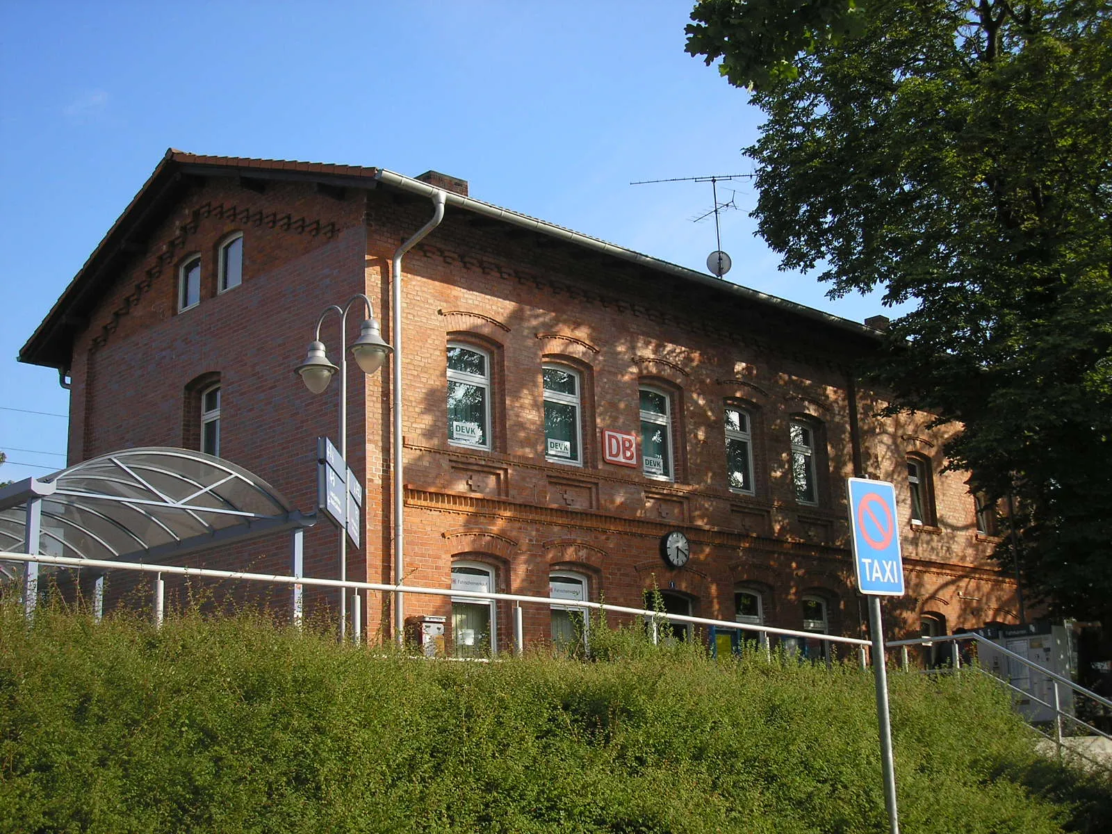 Photo showing: Das Bahnhofsgebäude von Sömmerda (Thüringen).