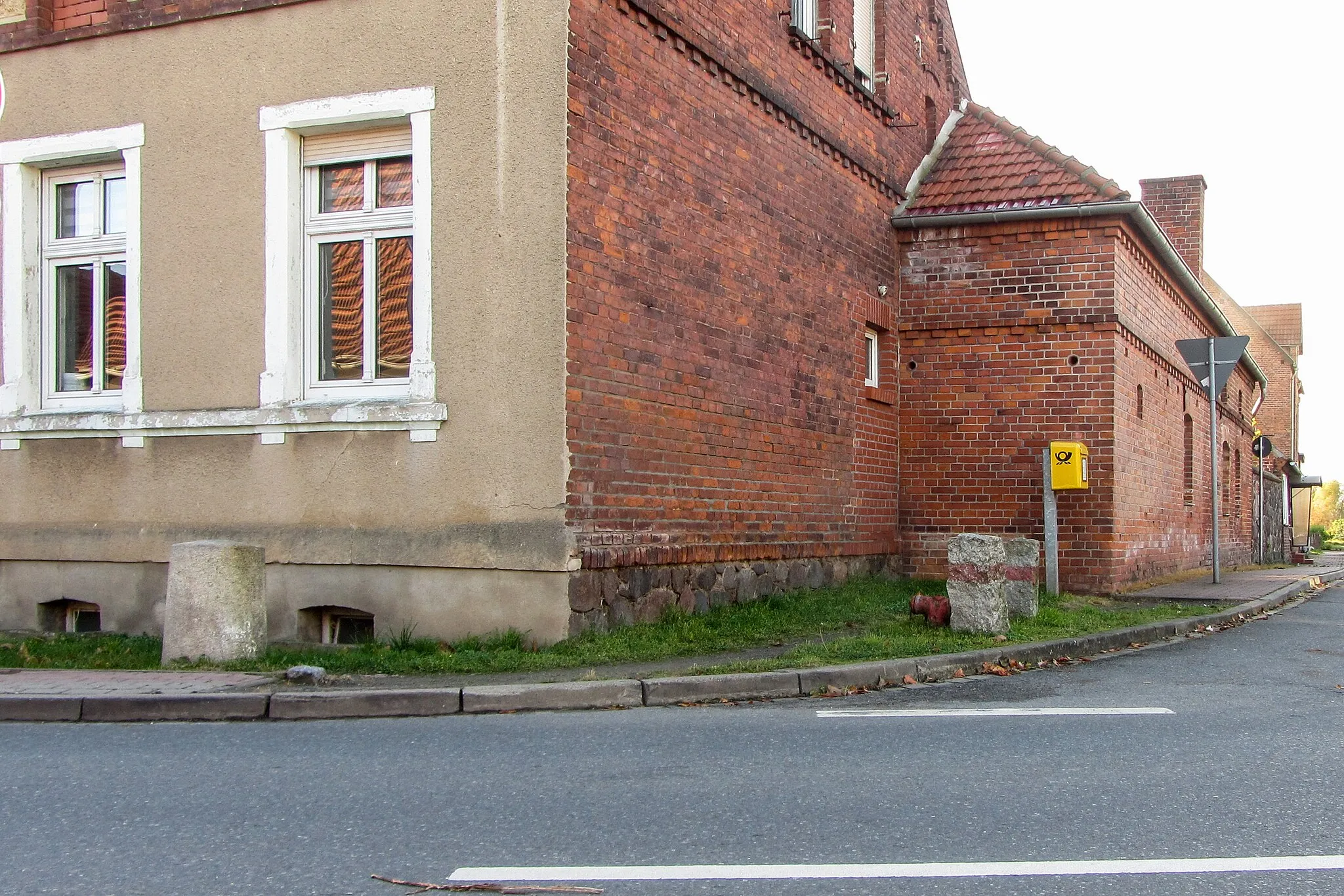 Photo showing: Preußischer Rundsockelstein (0291) in Lüderitz, an der L 30, Abzweig Molkereiweg