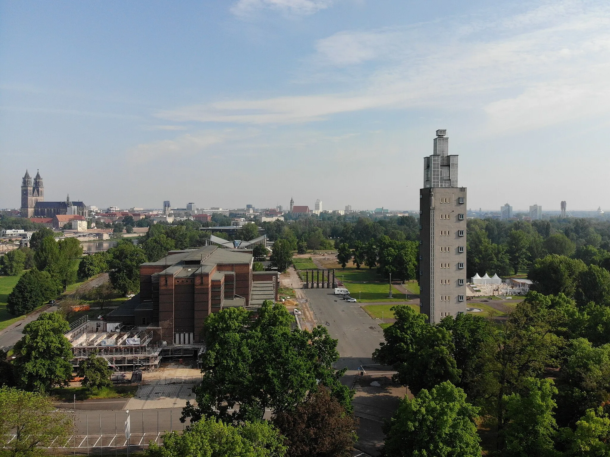 Photo showing: Aerial view of the Albinmüller Tower in Magdeburg, Germany