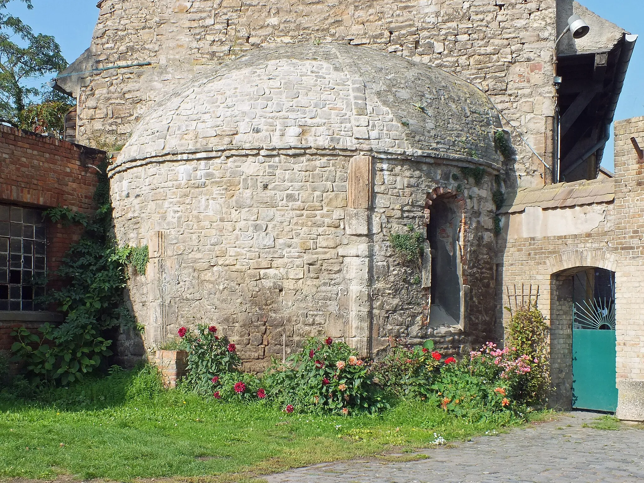 Photo showing: Schloss Seeburg - Apsis der Kirche des durch Wichmann II. 1172 gegründeten Kollegialstifts