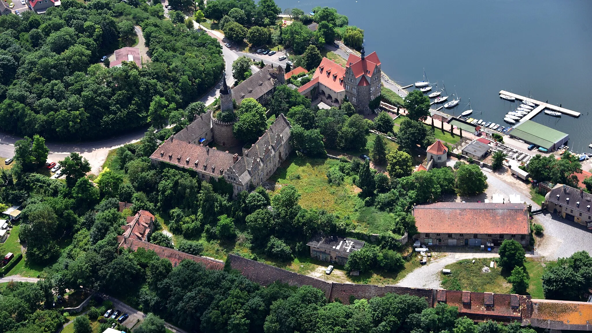 Photo showing: Schloss Seeburg (Hassegau), Luftaufnahme (2017)