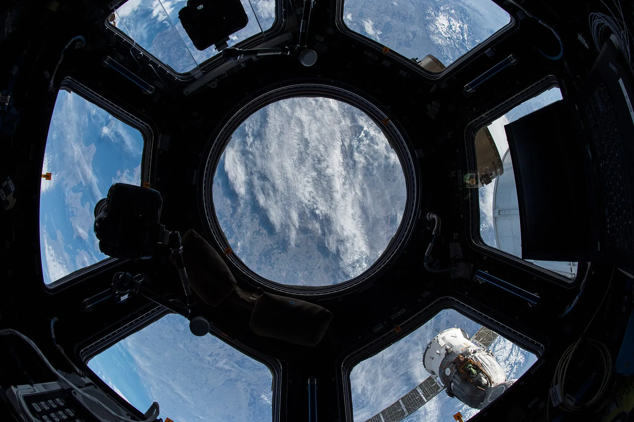 Photo showing: View of Earth taken during ISS Expedition 42.