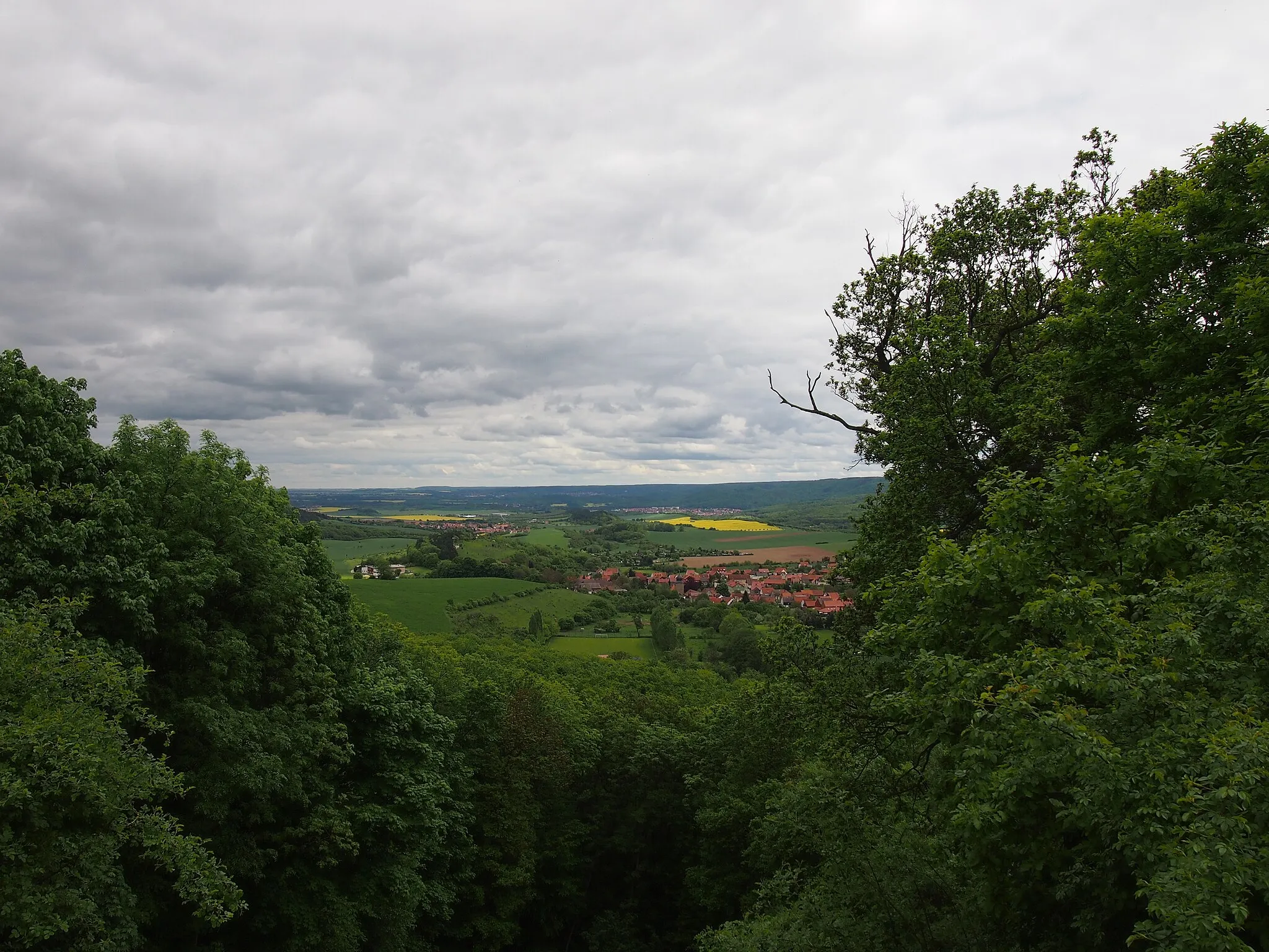Photo showing: Aussicht von der Luisenburg auf Cattenstedt. Links hinten Timmenrode, Mitte Hinten Wienrode
