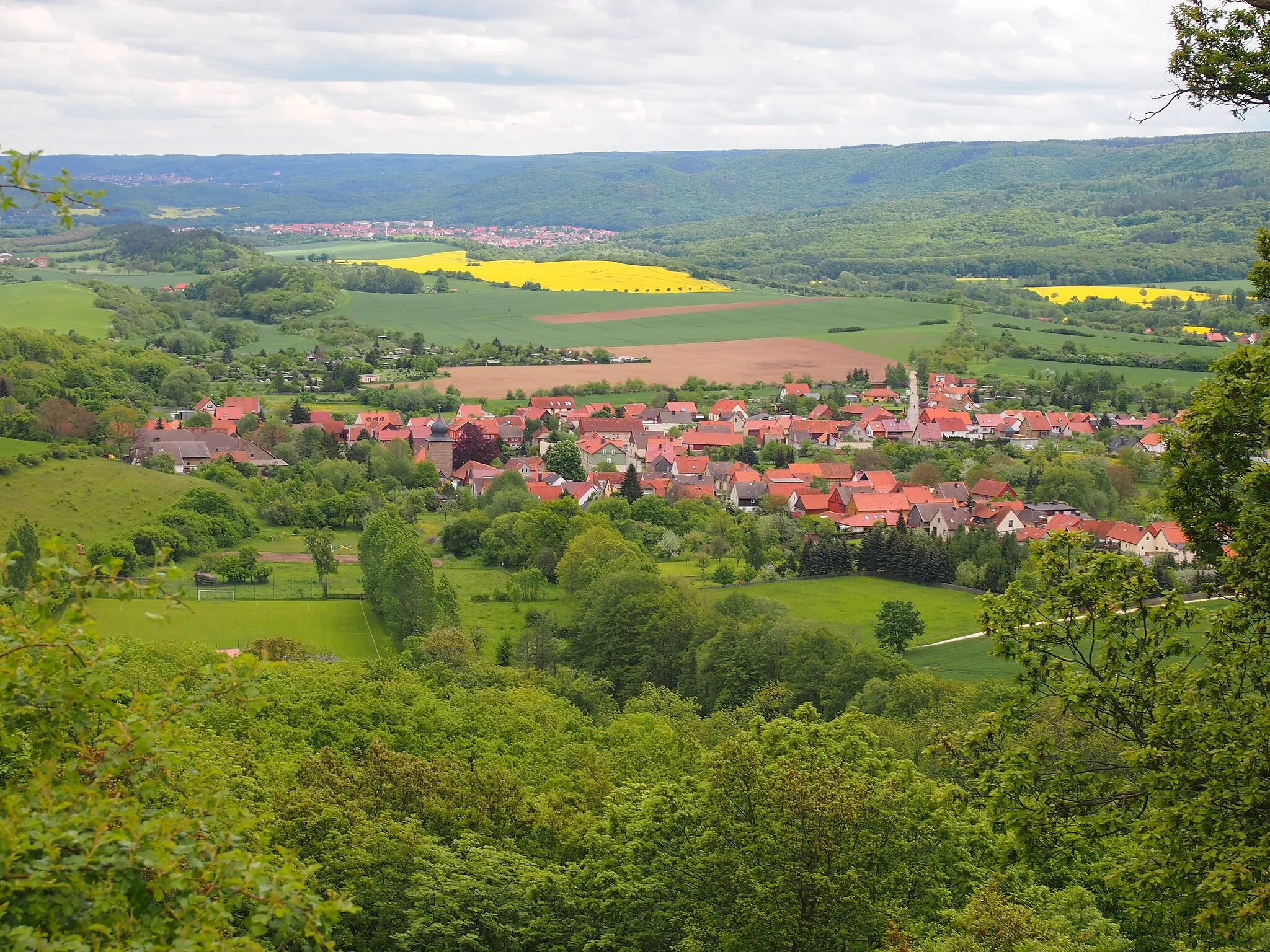 Photo showing: Aussicht von der Luisenburg auf Cattenstedt, Gemeinde Blankenburg (Harz)