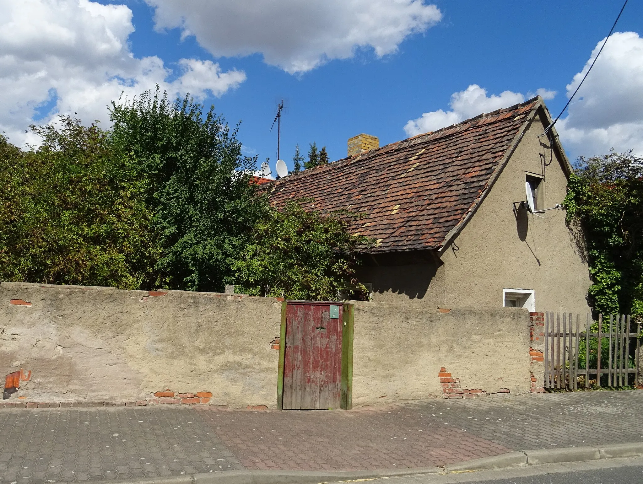 Photo showing: Badrina, denkmalgeschütztes Häuslerhaus, Ernst-Thälmann-Str. 5