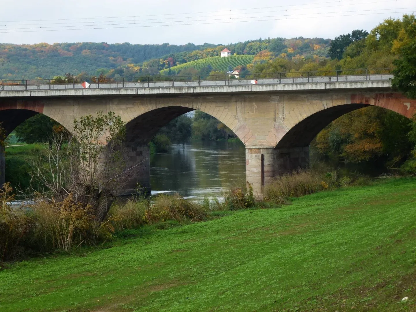 Photo showing: Brücke der Thüringer Bahn über die Saale bei Naumburg