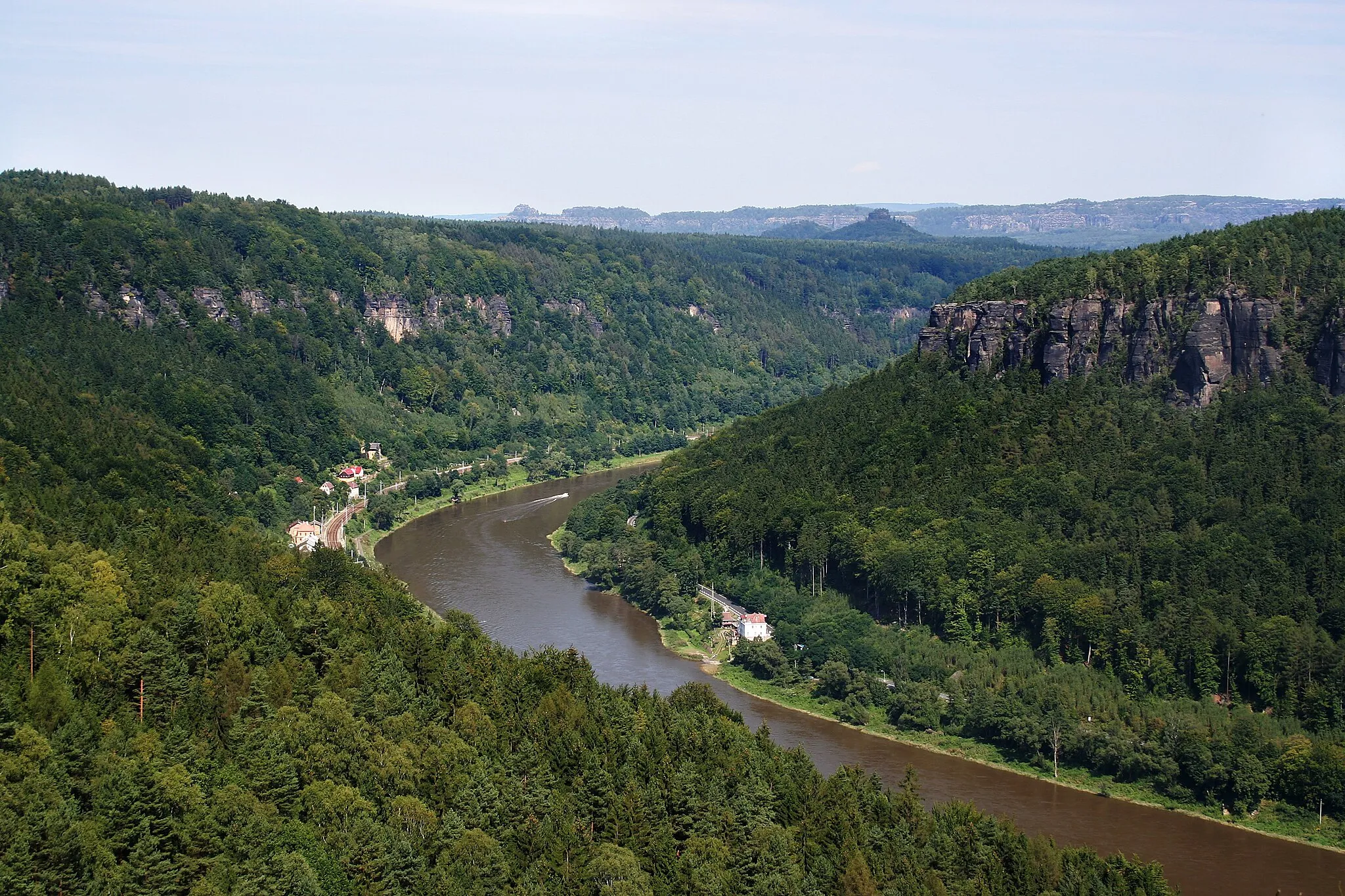 Photo showing: Valley of the Labe near Děčín.