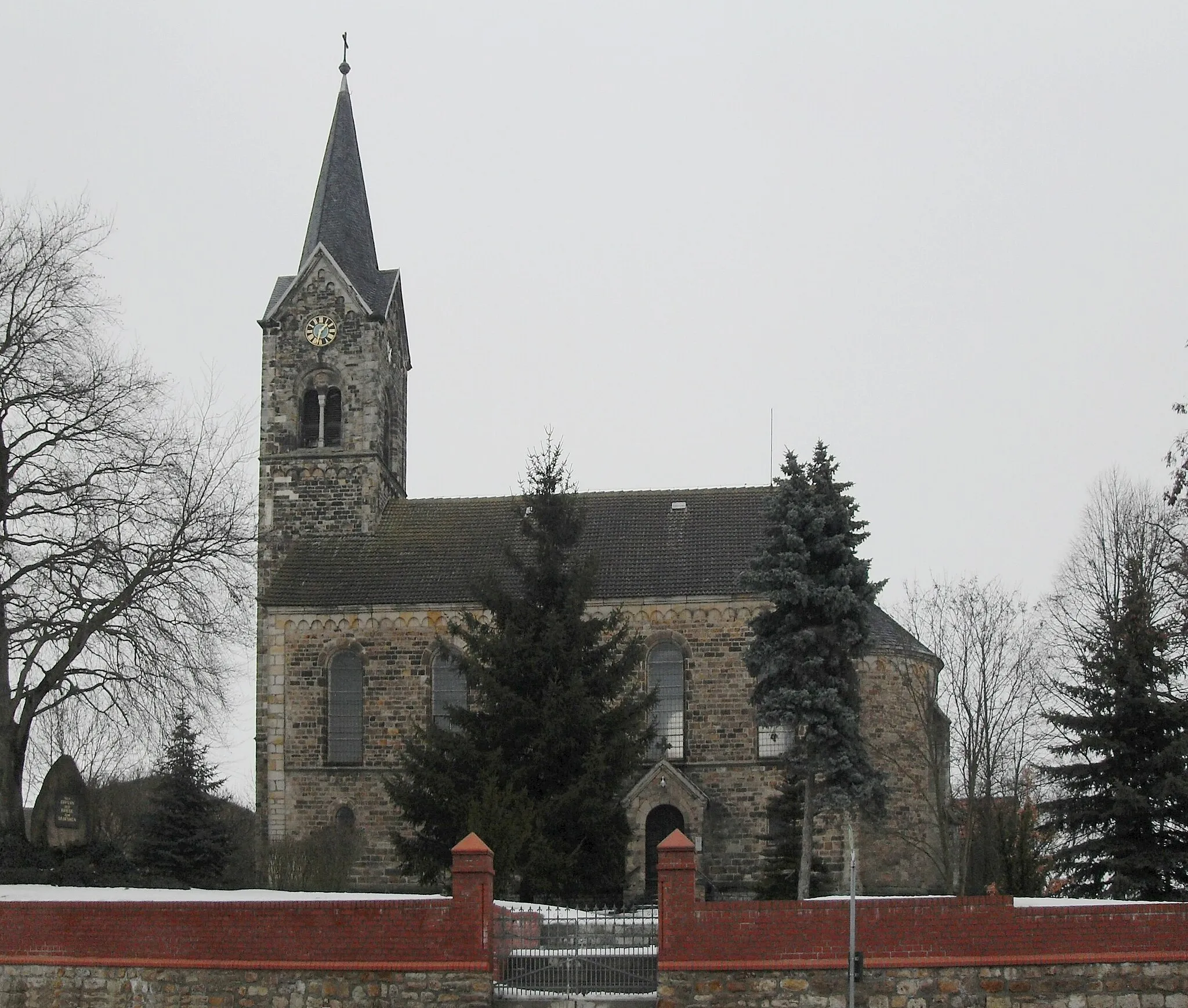 Photo showing: Südseite der Kirche in Druxberge, Gemeinde Eilsleben, Landkreis Börde, Deutschland