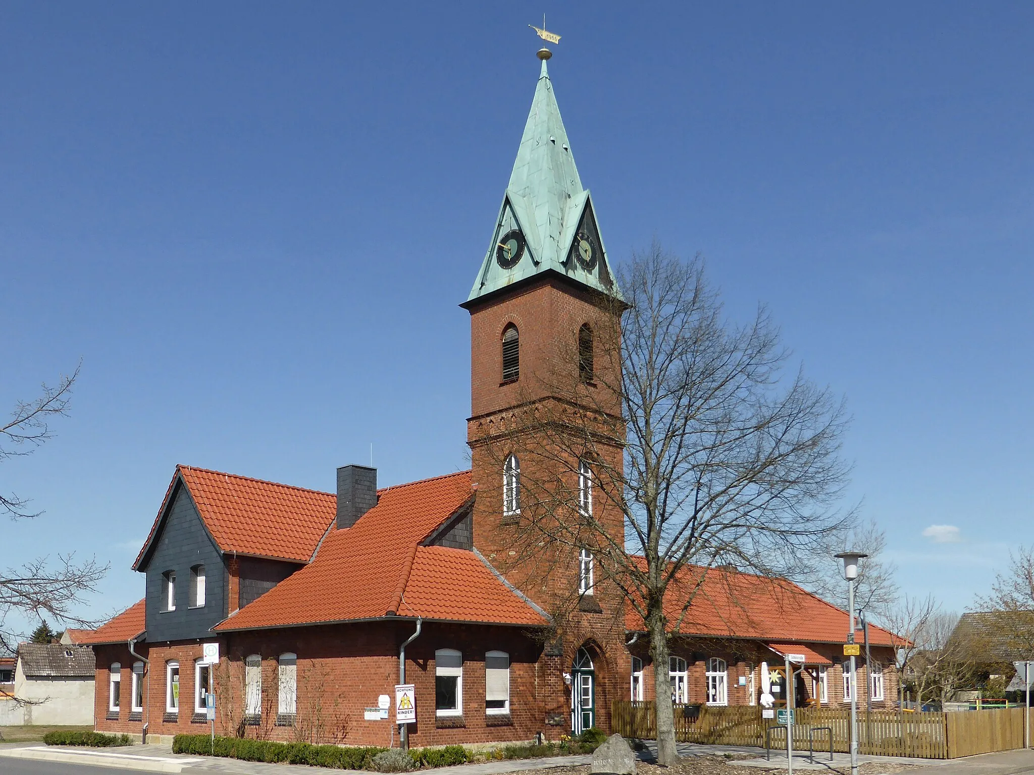 Photo showing: Ehemalige Schule in Bergfeld.