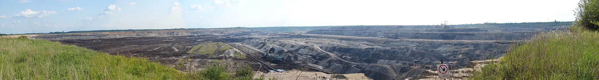 Photo showing: Panorama Foto des Tagebau Vereinigtes Schleenhain, aus Sicht Neukieritzsch
Sonstiges: Mittelgroße Version unter Bild:Tagebau_Vereinigtes_Schleenhain_panorama_midi.jpg.