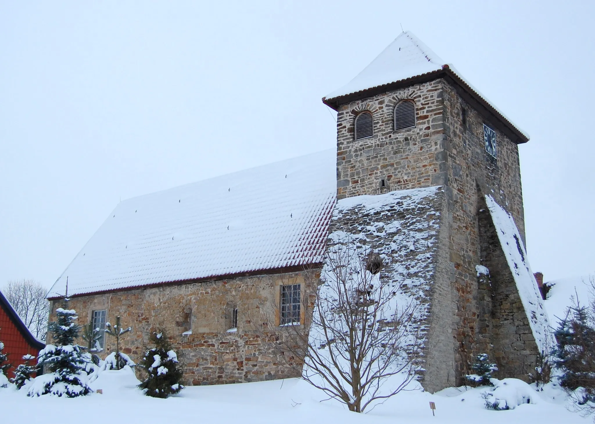 Photo showing: Sankt-Petrus-Kirche in Morsleben, Nordseite