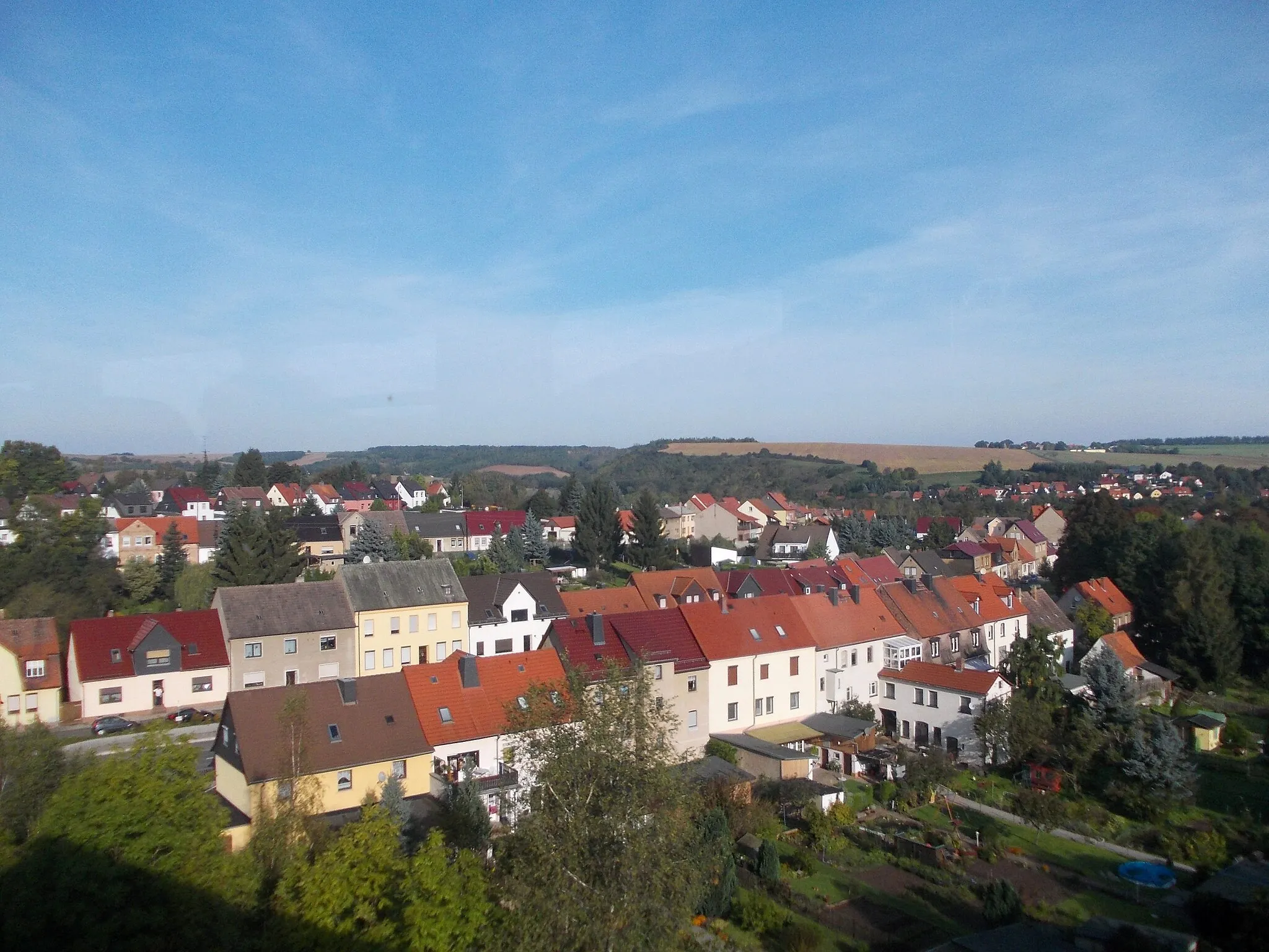 Photo showing: View of Leimbach (Mansfeld, Mansfeld-südharz district, Saxony-Anhalt) from the train on the Wipper Valley Railway