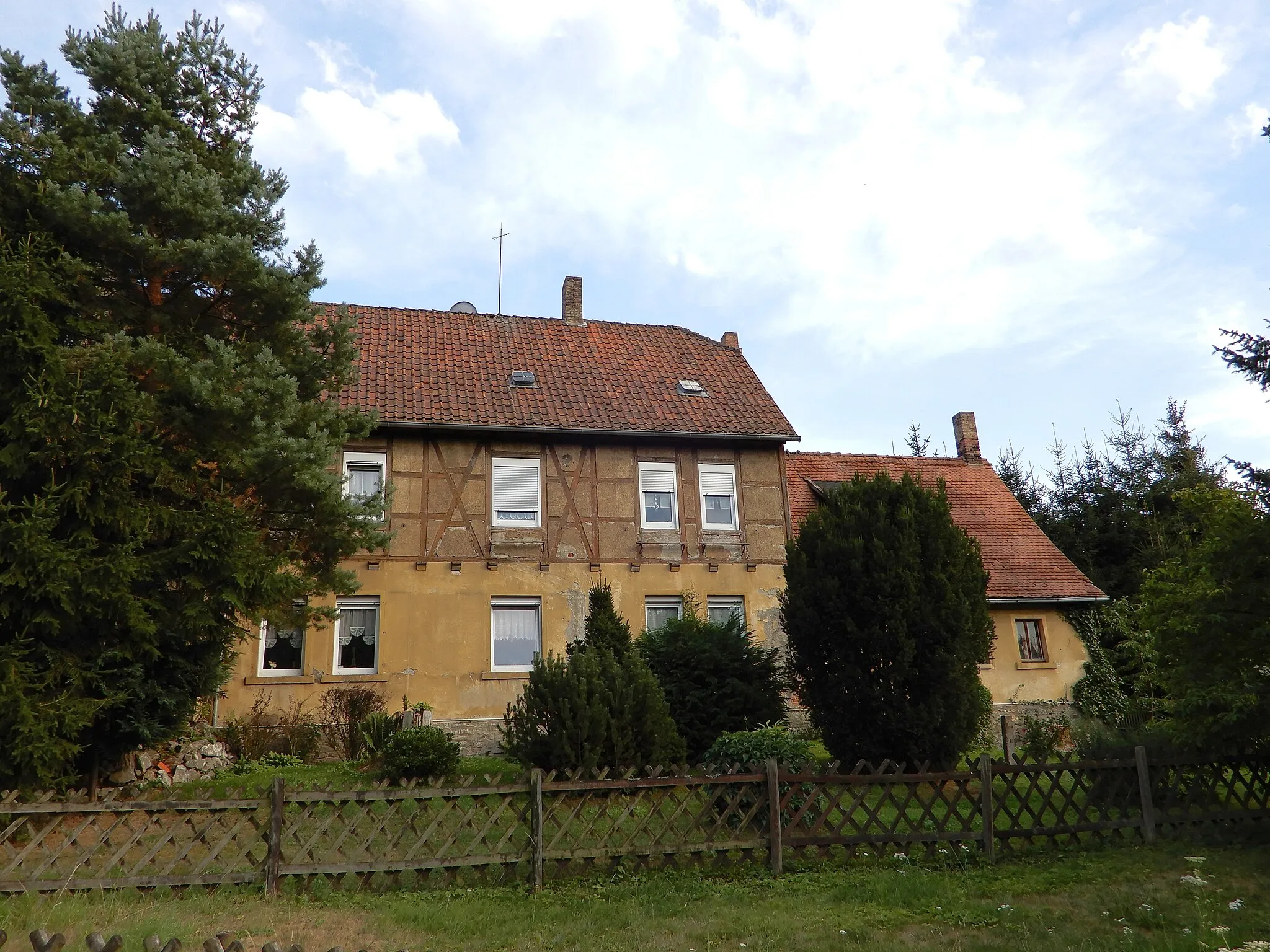 Photo showing: Haus am Hüttenweg neben dem Silberhütter Pochwerksteich