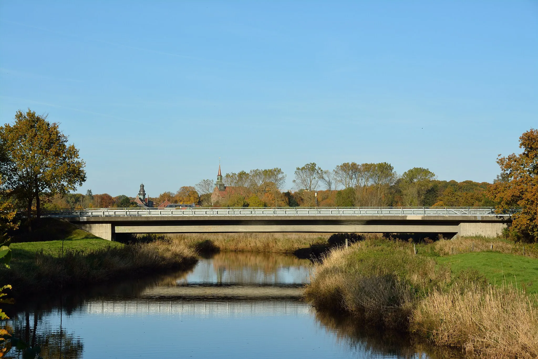 Photo showing: Die Brücke der Bundesstraße 206 über die Stör in Kellinghusen