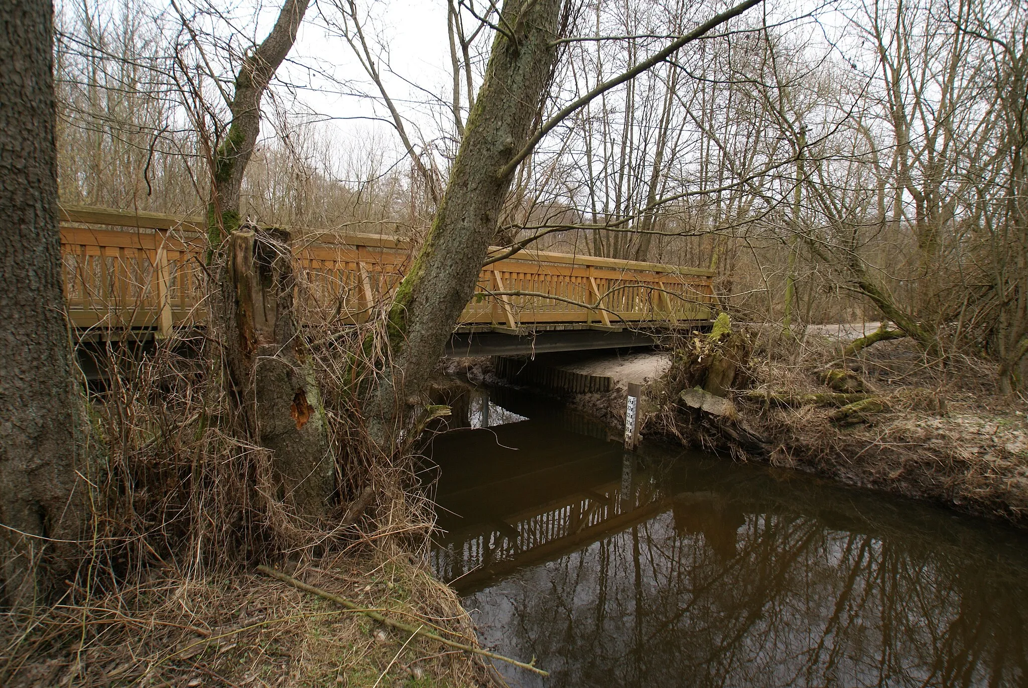Photo showing: Ammersbek (Hoisbüttel), Germany: Bridge over the river Ammersbek a Hoisbüttel