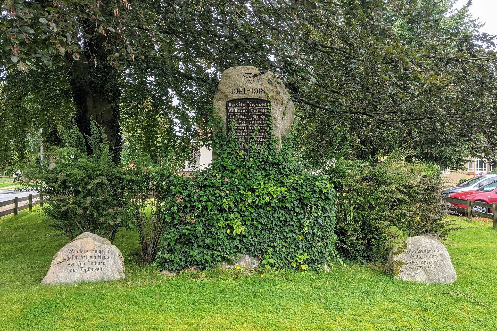 Photo showing: Kriegerdenkmal in Hoisbüttel (Ammersbek) bei Hamburg