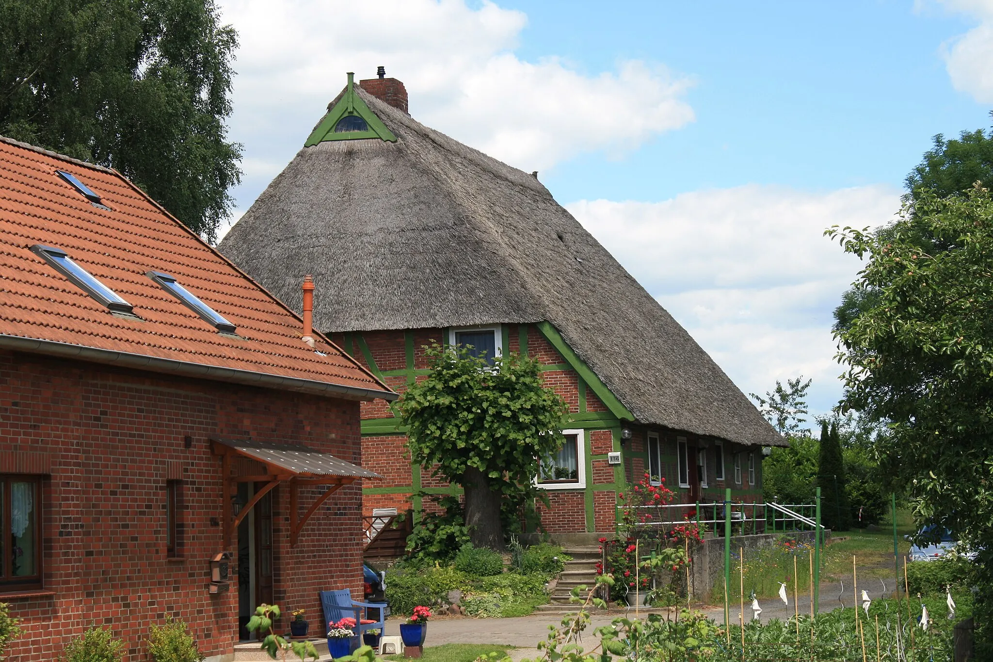 Photo showing: Bauernhaus Elbuferstraße 136