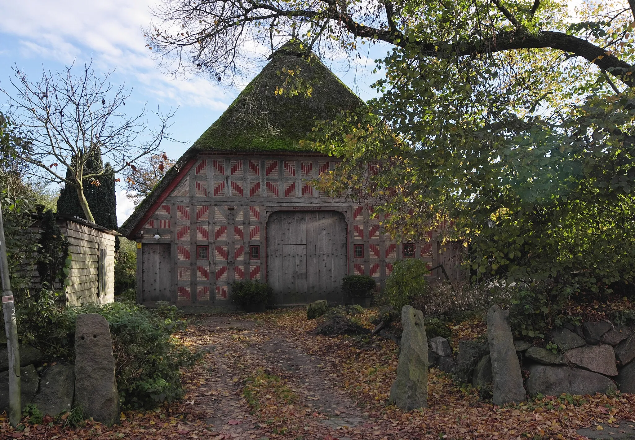 Photo showing: Denkmalgeschütztes Haus in Füsing, Kreis Schleswig-Flensburg.

Fachhallenhaus