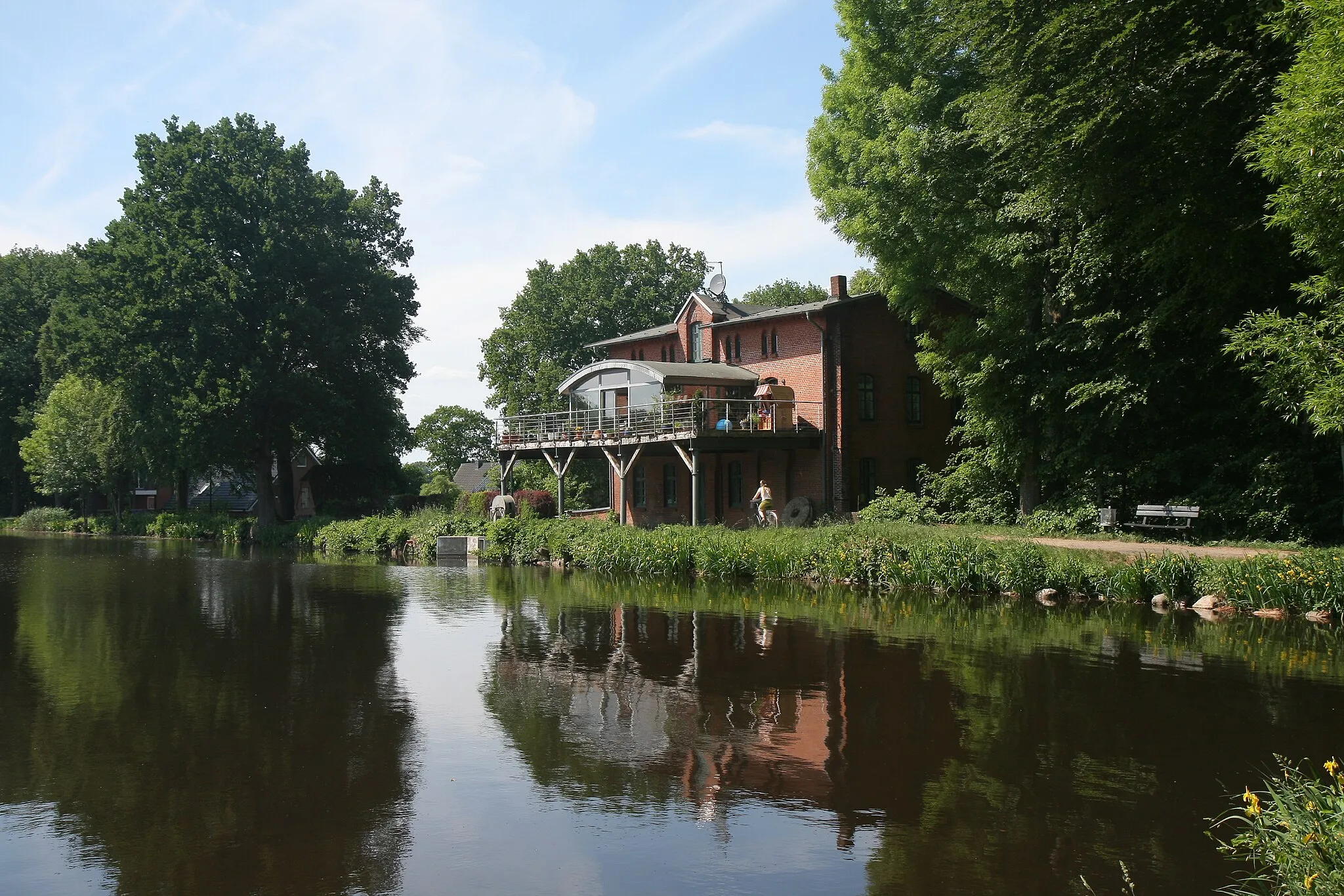 Photo showing: Alte Mühle am Mühlenteich in Weddelbrook, Glückstädter Straße 23.