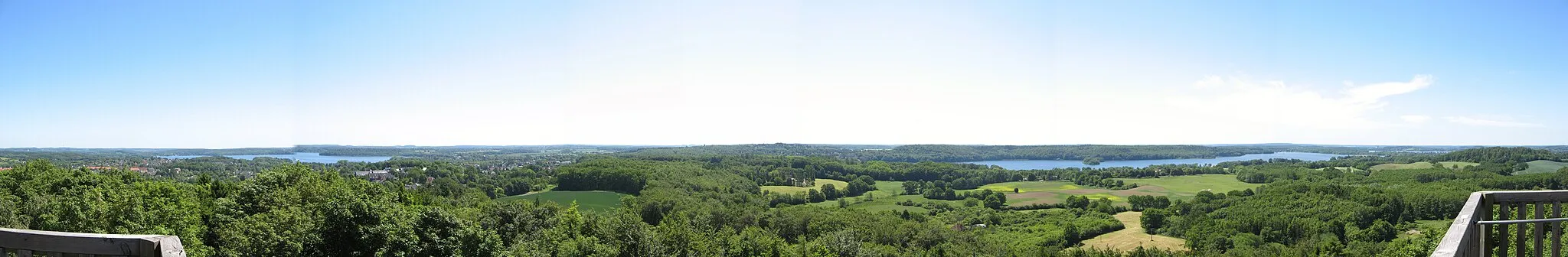 Photo showing: Panoramablick vom Holzbergturm am 1. Juni 2009