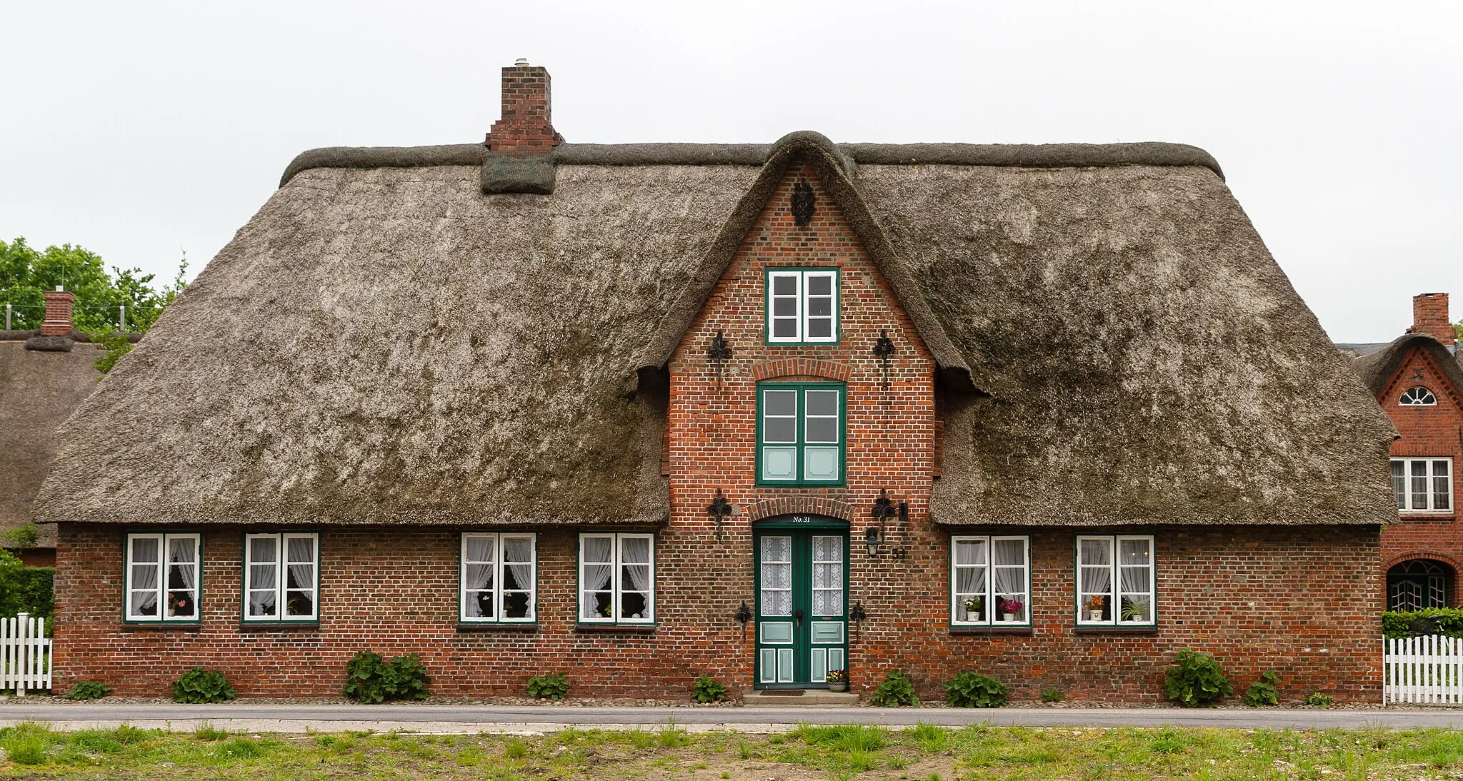 Photo showing: Designation: Uthland-Frisian house Location: Uasterslaawswai House number: 31 Place: Süderende, Collective municipality Föhr-Amrum, District Nordfriesland, Schleswig-Holstein, Federal Republic of Germany
Object identification: 7002