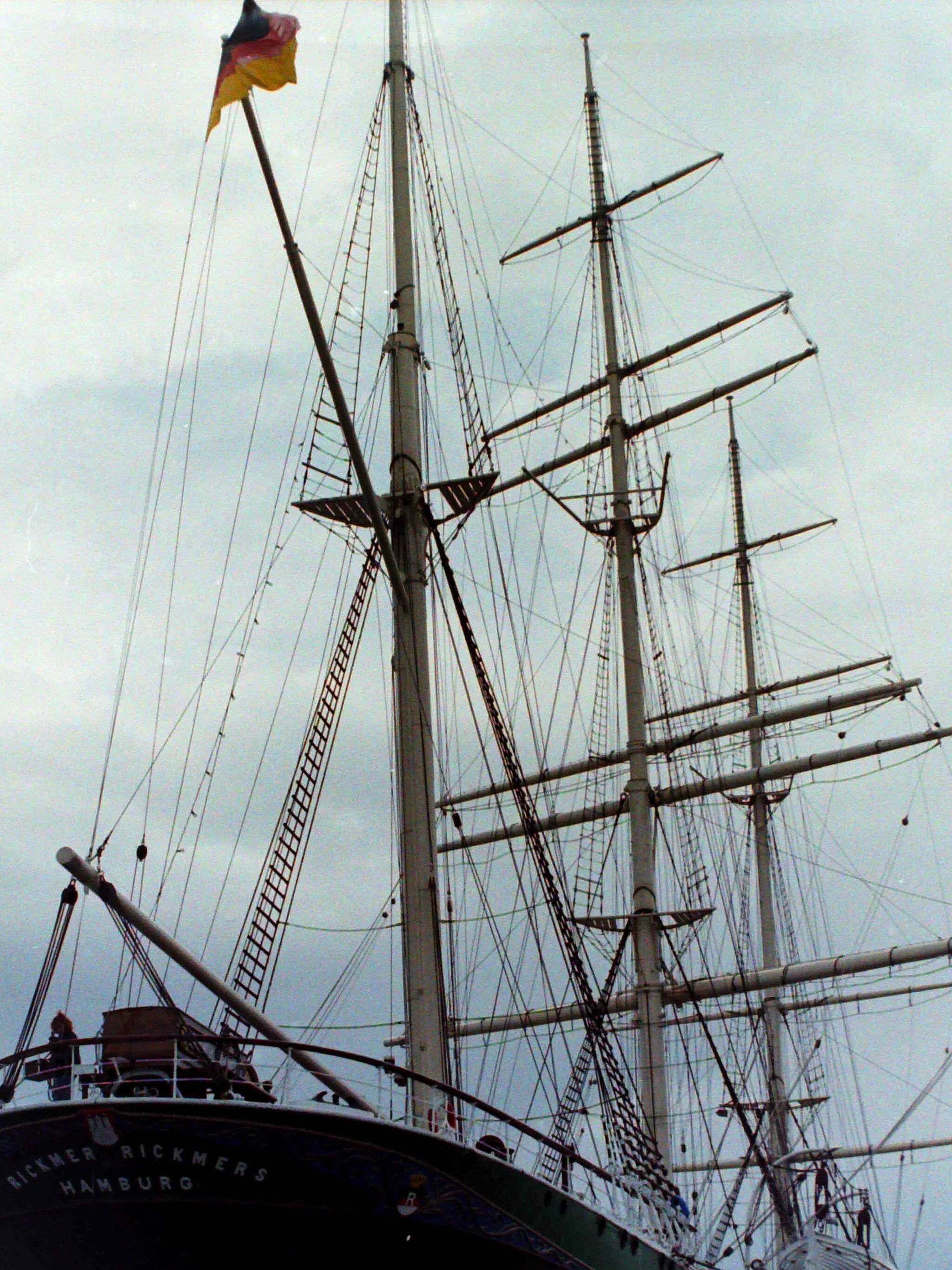 Photo showing: Hafenrundfahrt, Hamburg 1993. Die Rickmer Rickmers Museumsschiff