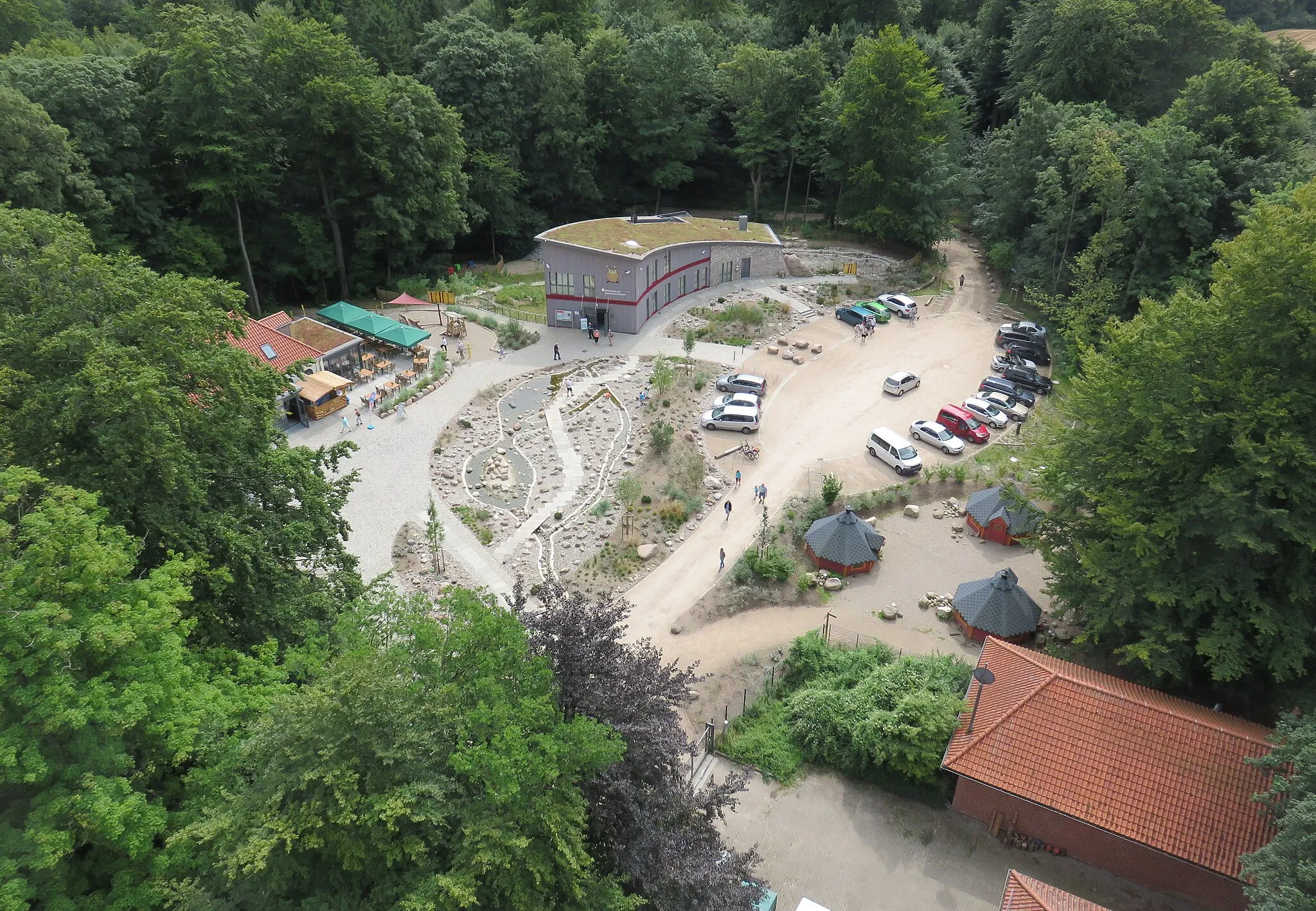 Photo showing: Blick von der Aussichtsplattform des Fernmeldeturms auf das neu gestaltete Gelände Erlebnis Bungsberg.