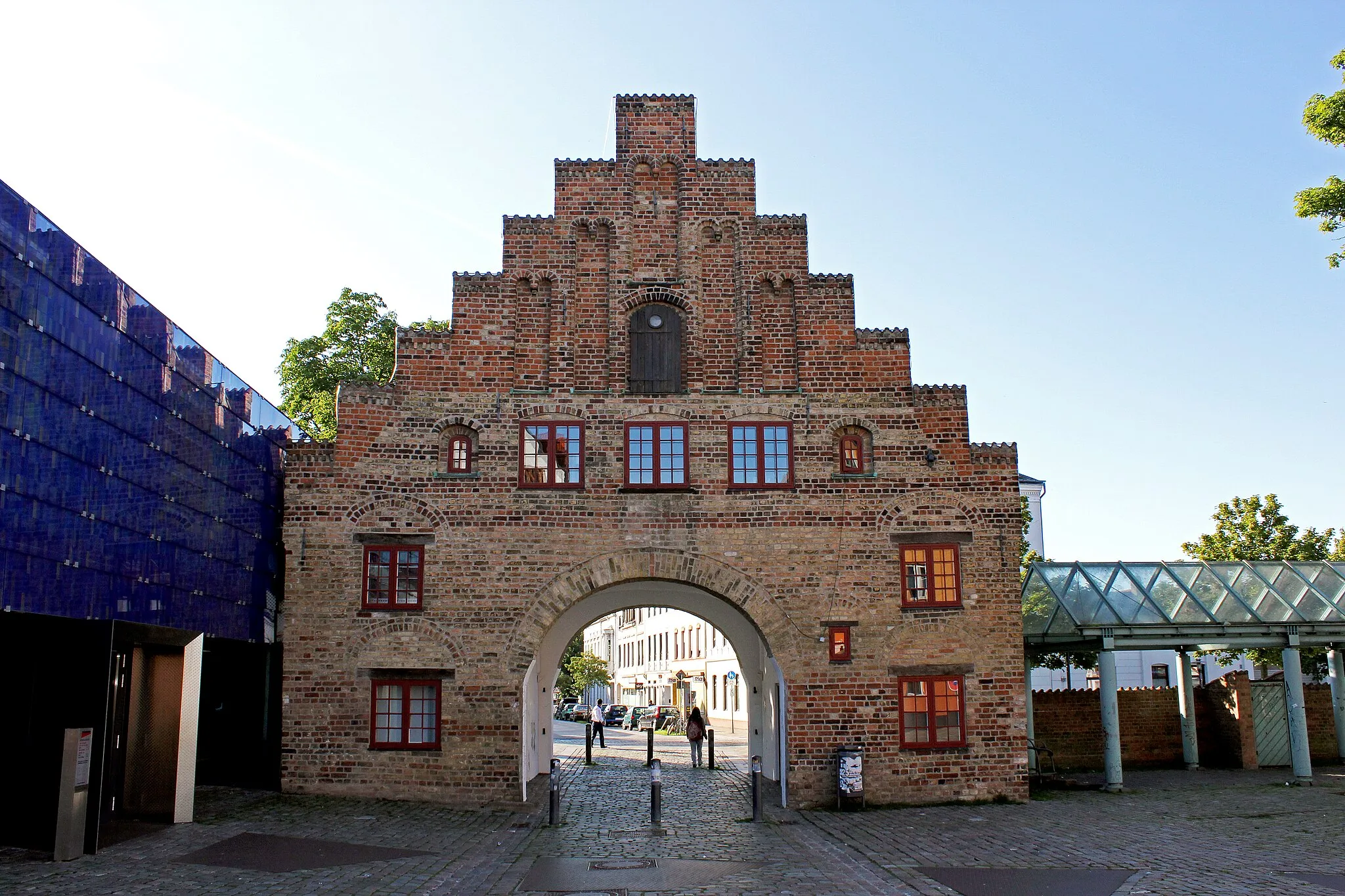 Photo showing: Nordertor Südseite Nordertor mit der neugestalteten Fassade des Phänomenta-Gebäudes