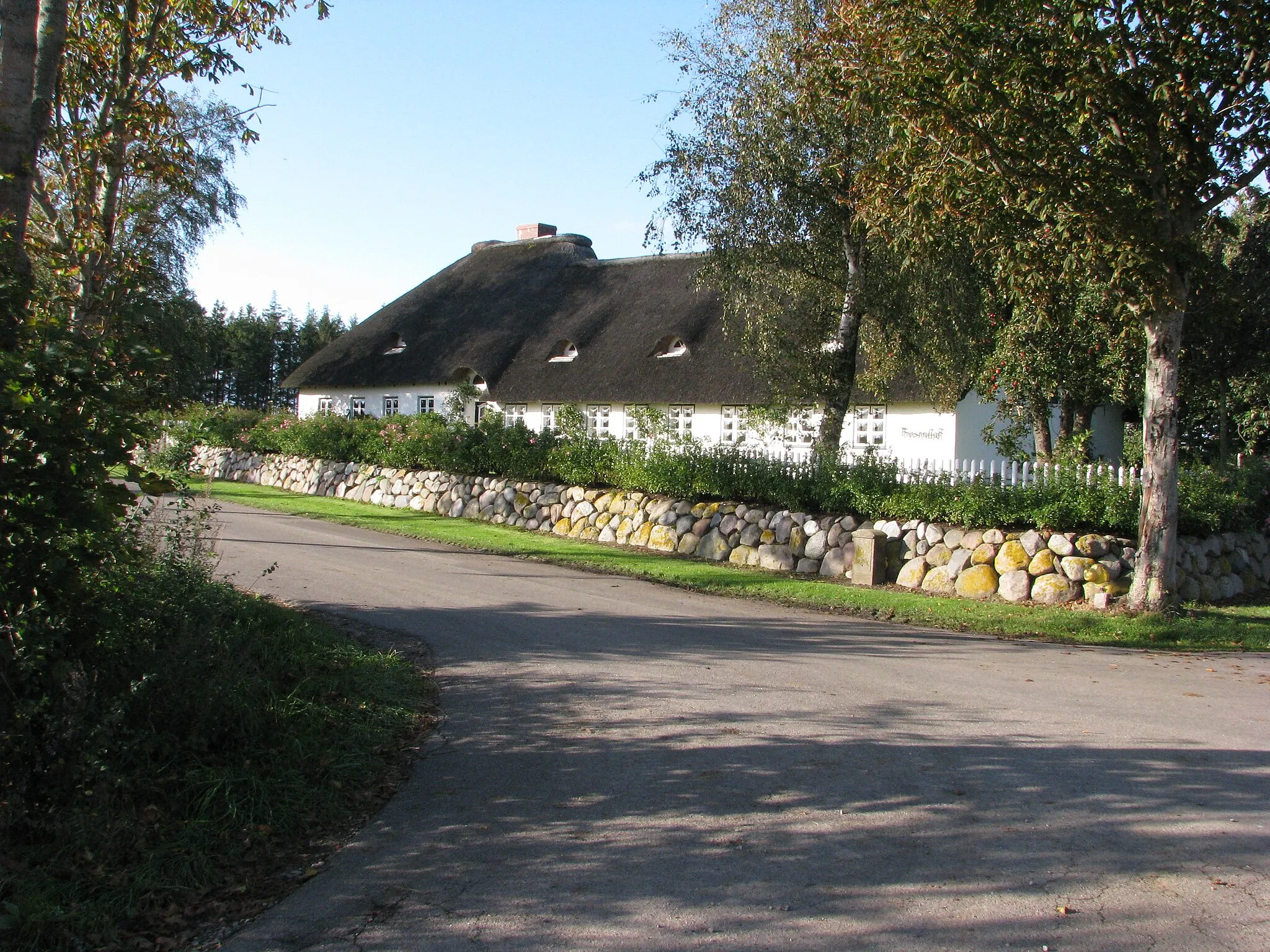 Photo showing: An old farm house, called Fresenhof, in the municipality of Bohmstedt, Germany