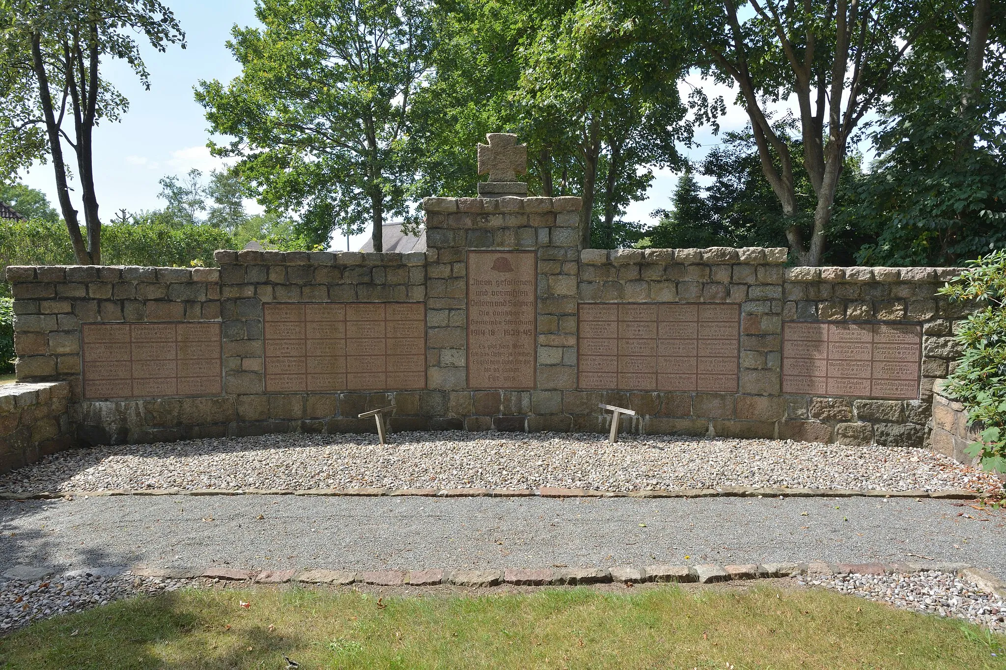 Photo showing: Das Ehrenmal in Struckum