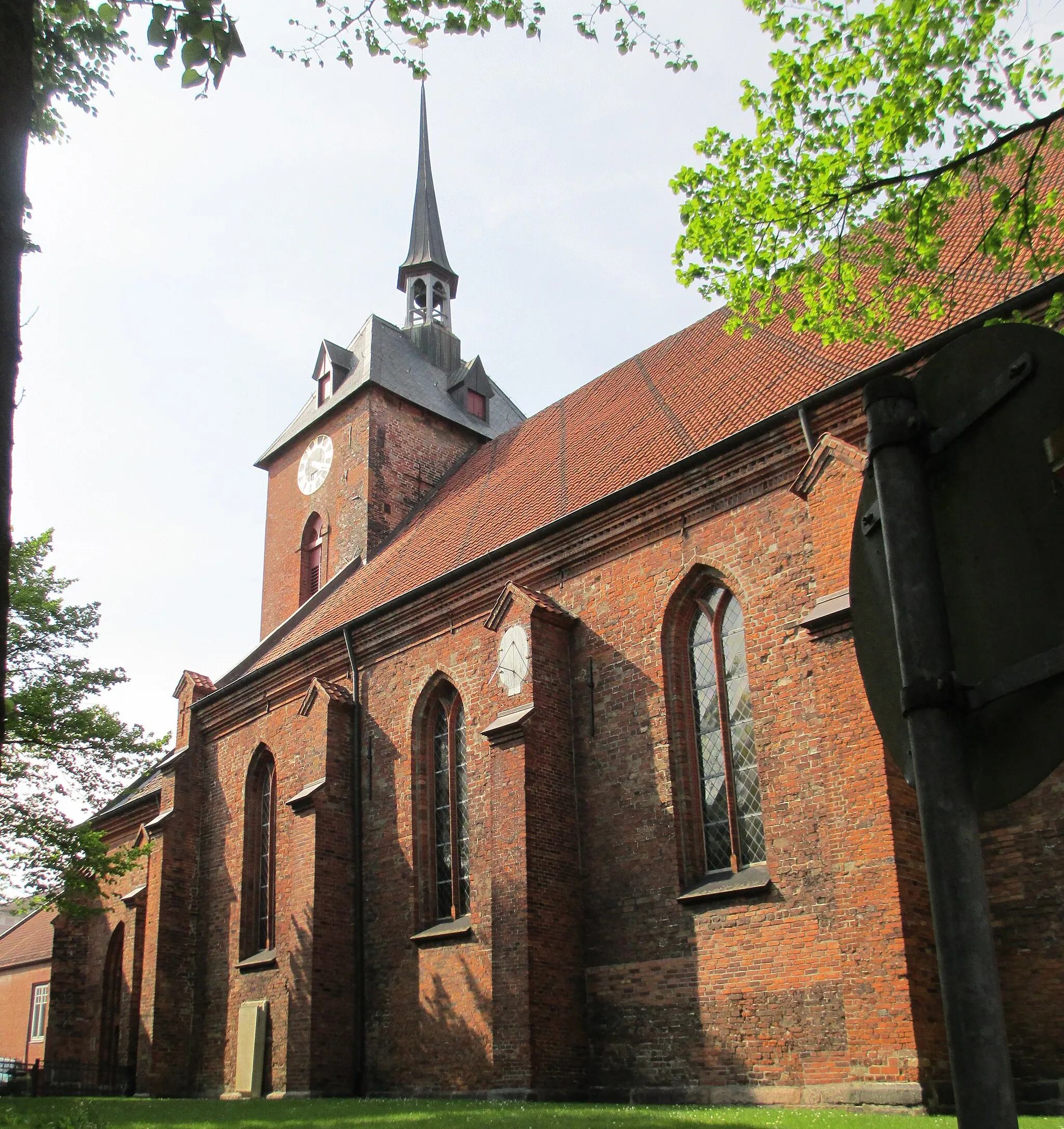 Photo showing: Rendsburg St.-Marien-Kirche von SO