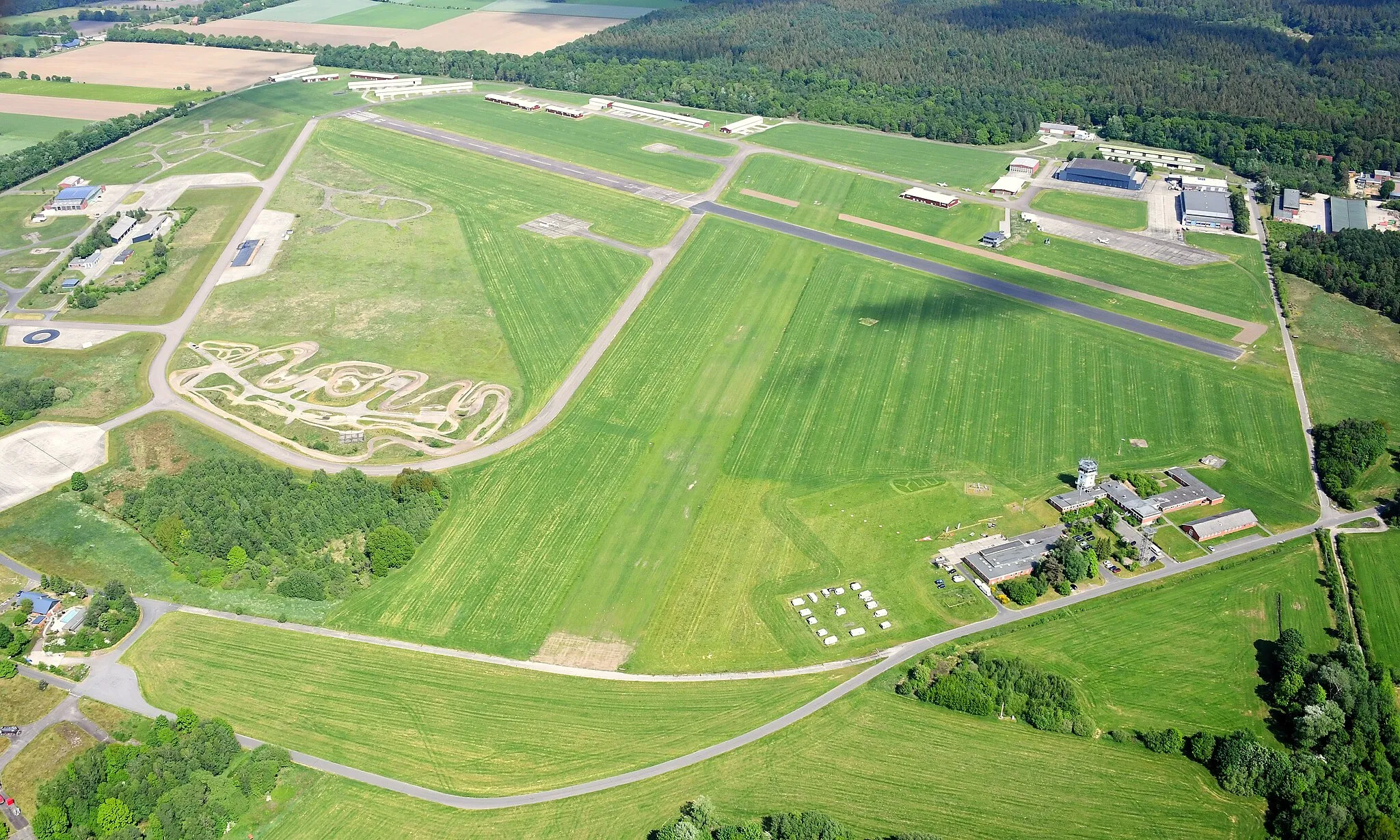 Photo showing: Aerial image of the Itzehoe/Hungriger Wolf airfield