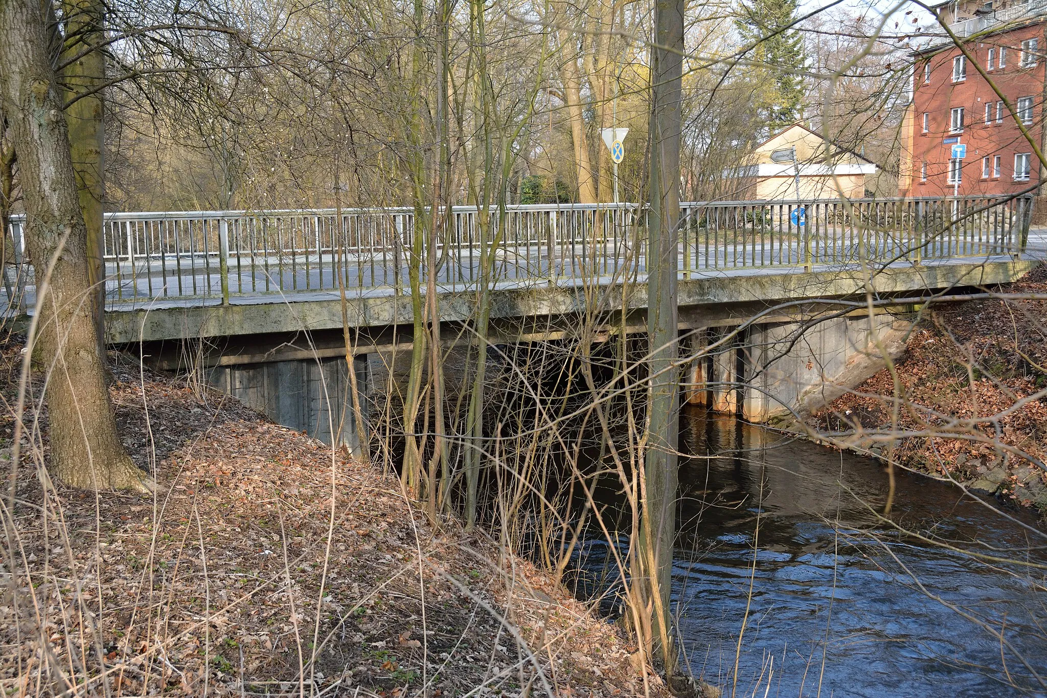 Photo showing: Impressionen der Störbrücke im Verlauf der Kreisstraße 9 in Neumünster.