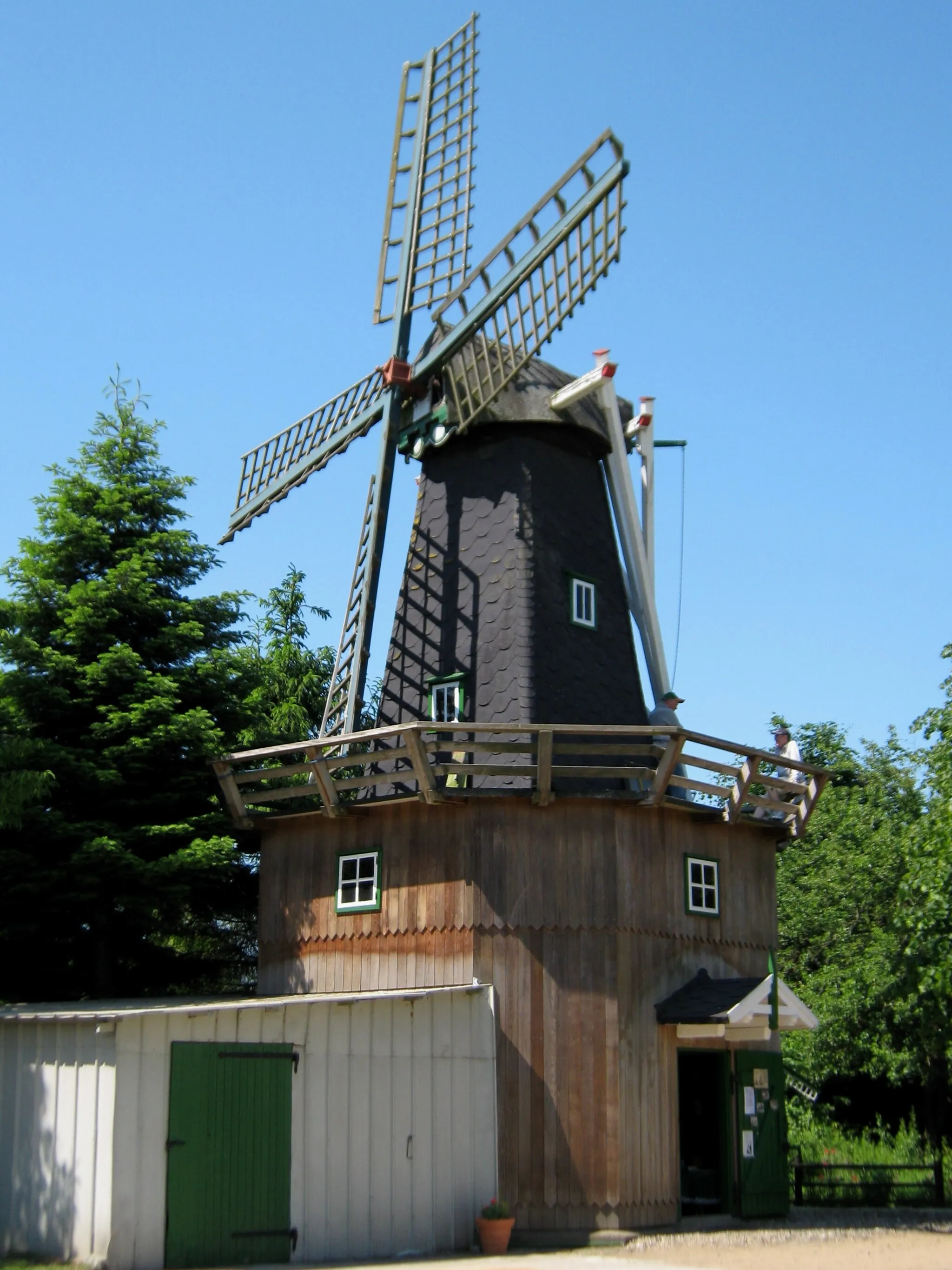 Photo showing: Windmühle Fortuna, Süderort 18, Dellstedt. Kleine Bauernmühle von 1926, in Eigenbauweise errichtet