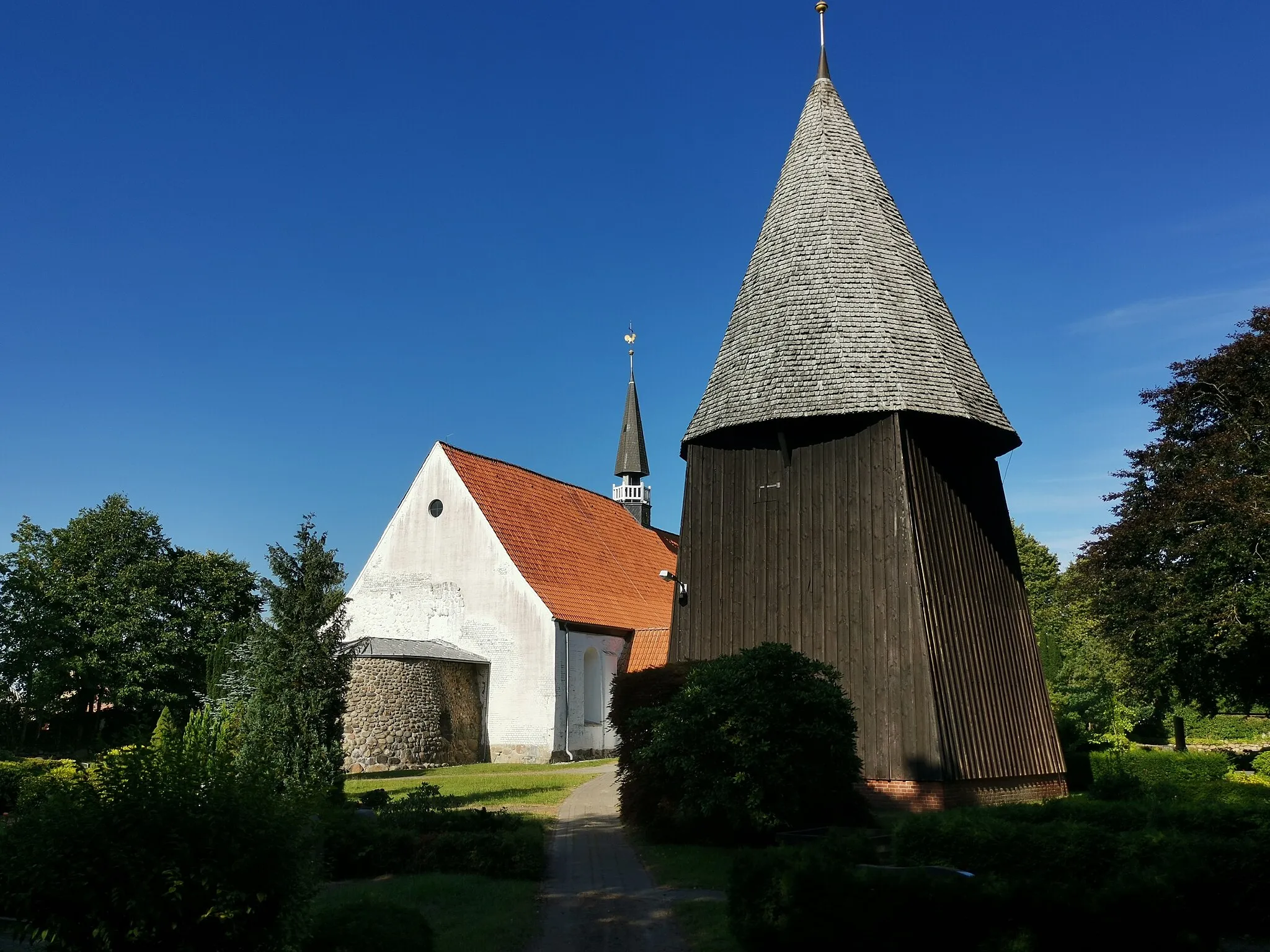 Photo showing: St. Andreas-Kirche in Weddingstedt