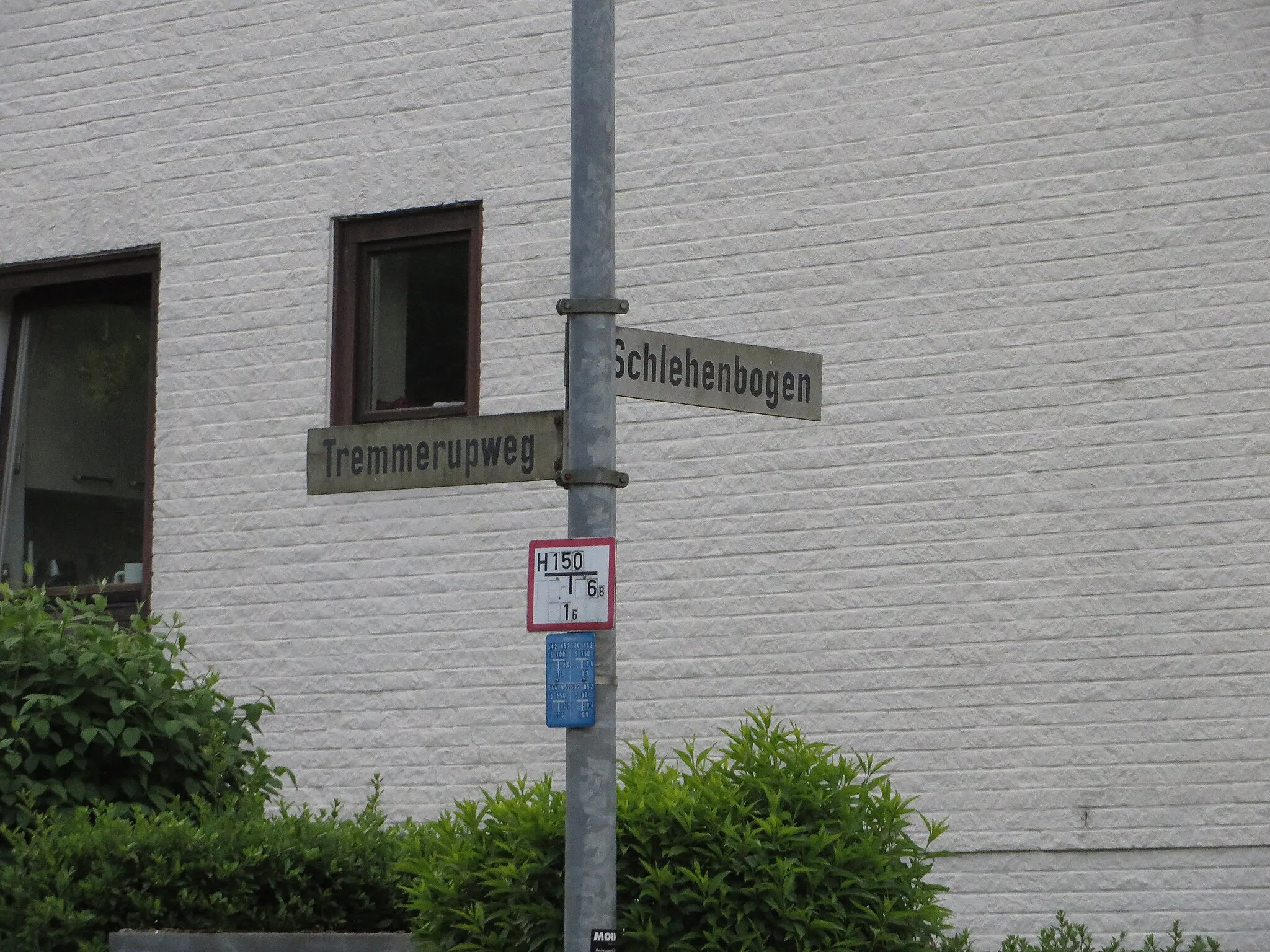 Photo showing: Straßenschilder Schlehenbogen und Tremmerupweg (Flensburg-Mürwik Wohngebiet am Fördewald Mai 2016), Bild 01