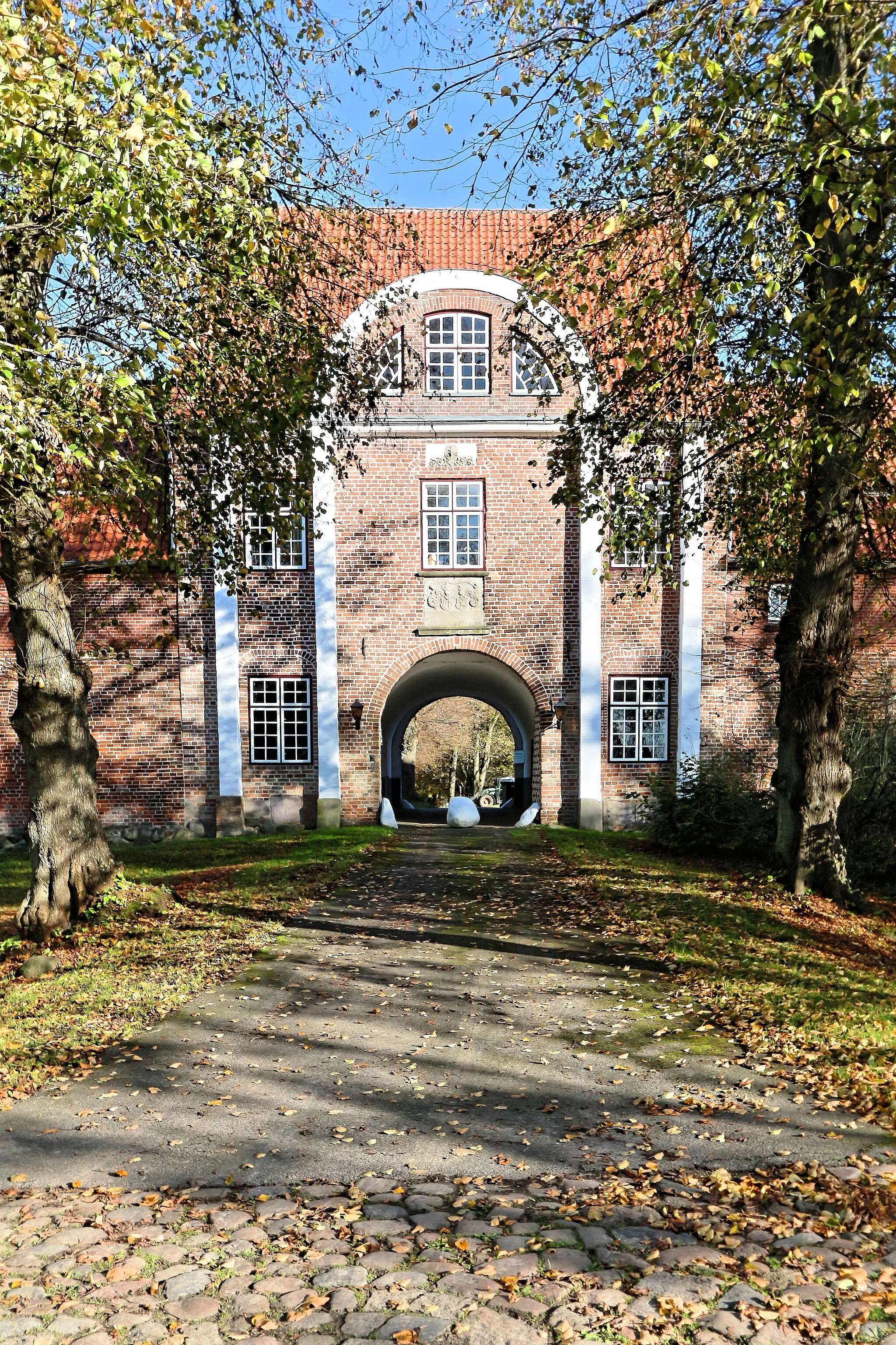 Photo showing: Quarnbek Am Gut 3; Torhaus