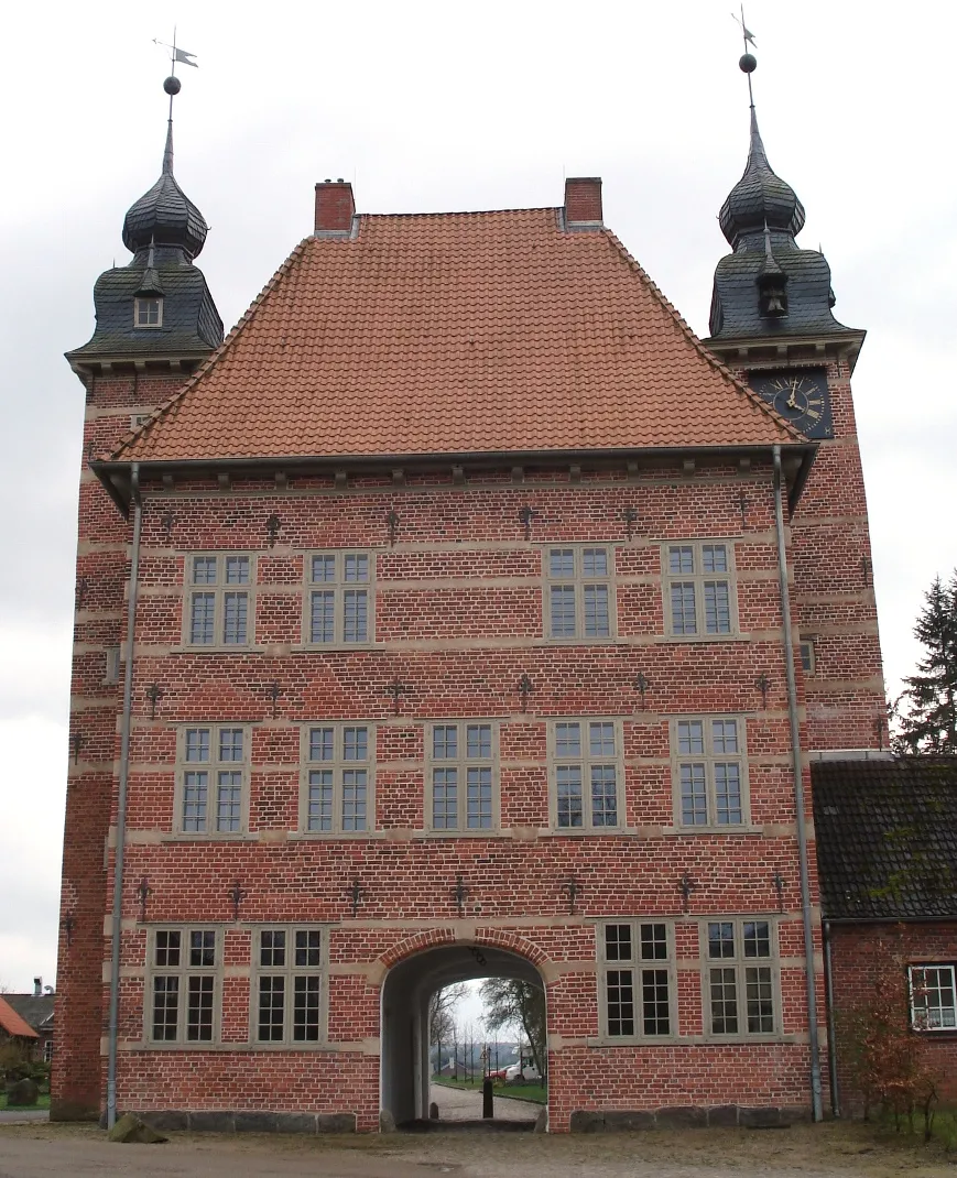Photo showing: Das Torhaus in Seedorf (Kreis Segeberg) - Rückseite